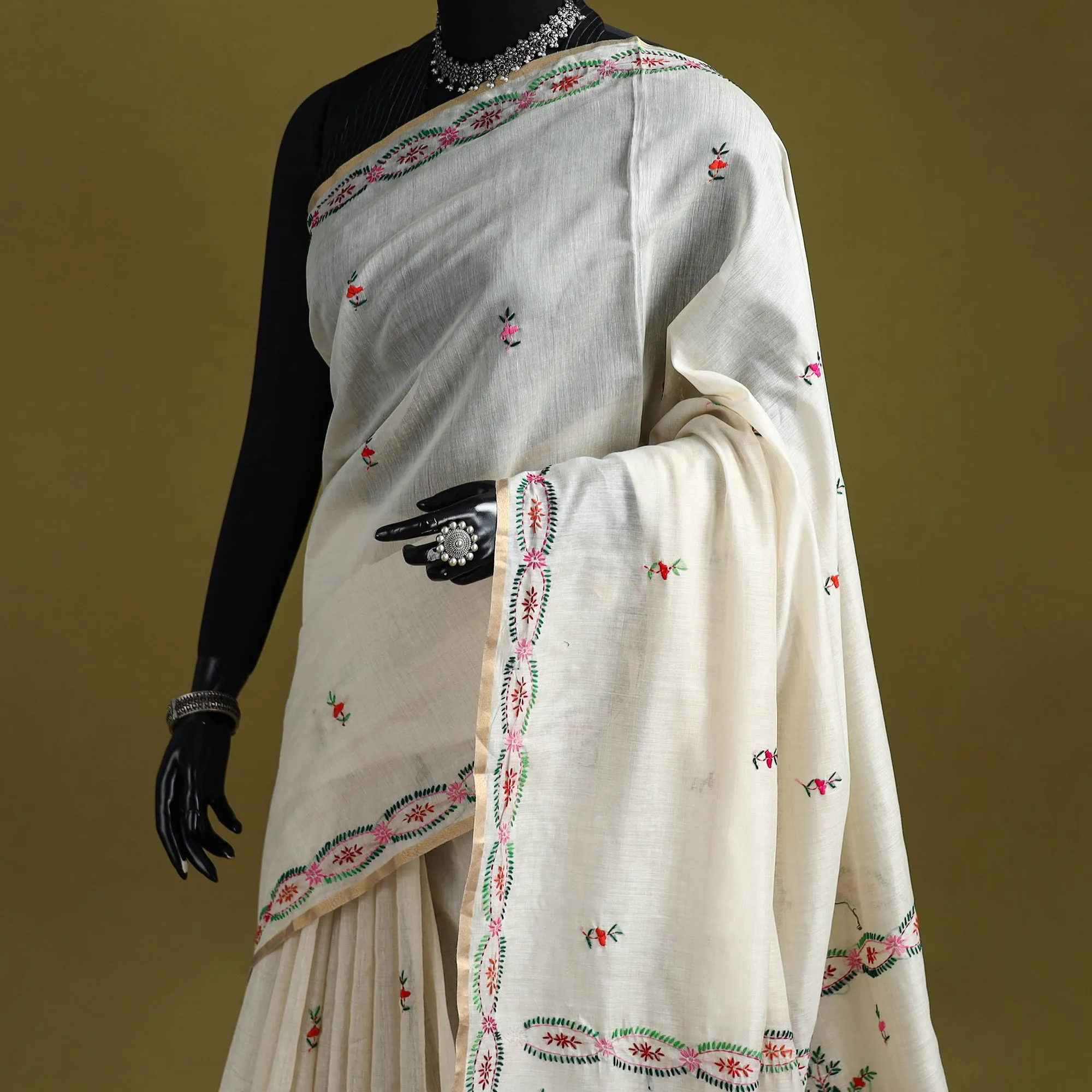 White - Bengal Silk Cotton Hand Embroidered Saree 42 sold by Itokri product image thumbnail 2