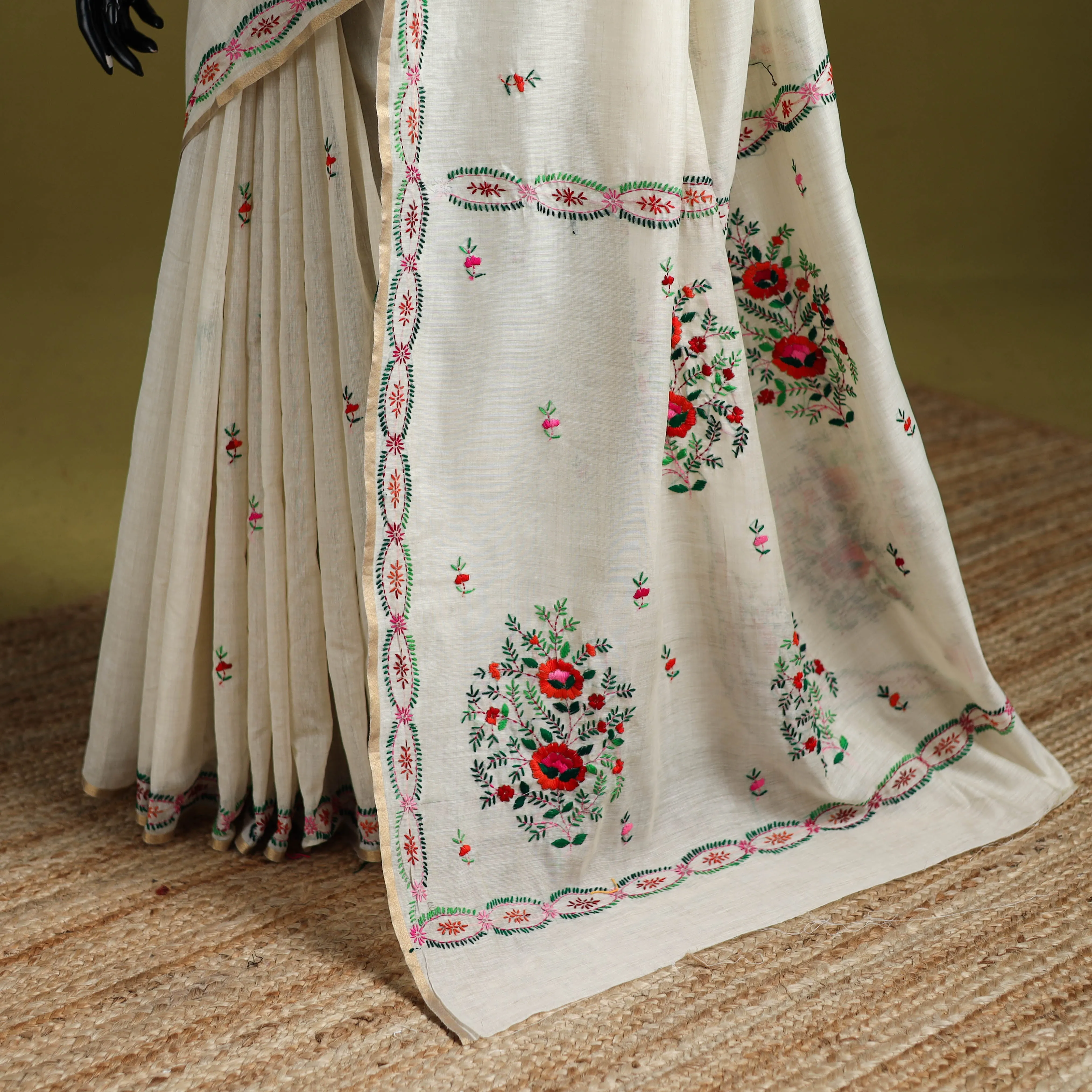 White - Bengal Silk Cotton Hand Embroidered Saree 42 sold by Itokri product image thumbnail 4