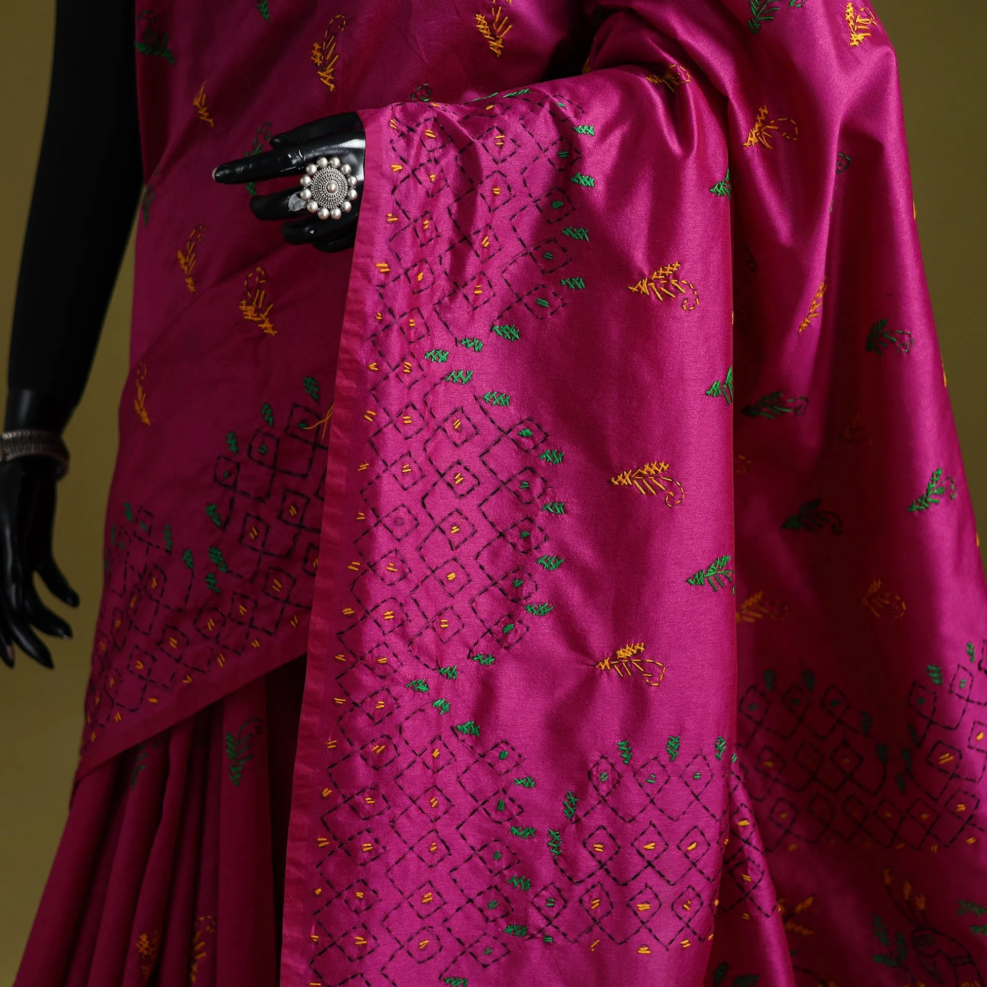 Pink - Bengal Hand Embroidered Silk Nakshi Kantha Saree 27 sold by Itokri product image thumbnail 3