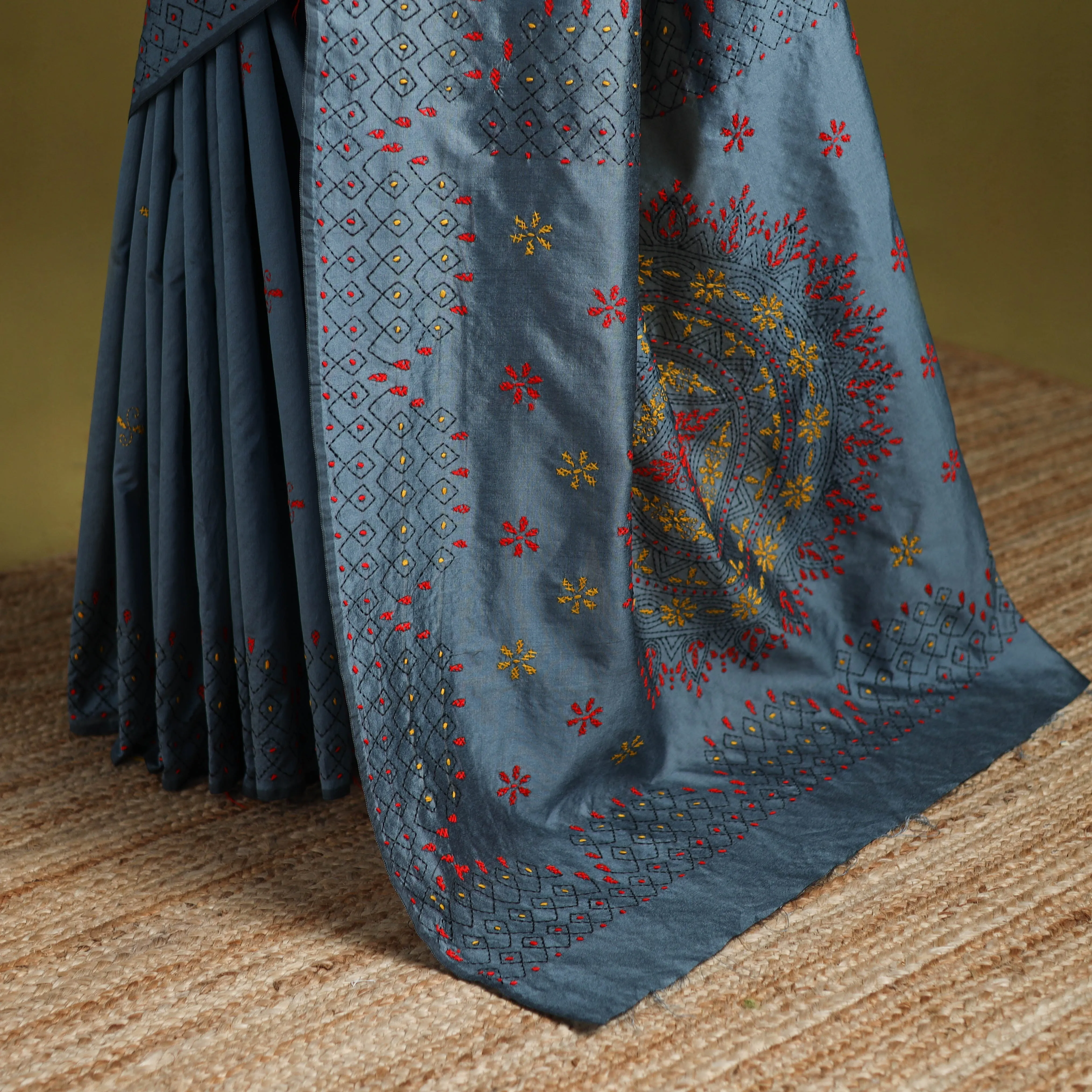 Grey - Bengal Hand Embroidered Silk Nakshi Kantha Saree 25 sold by Itokri product image thumbnail 4