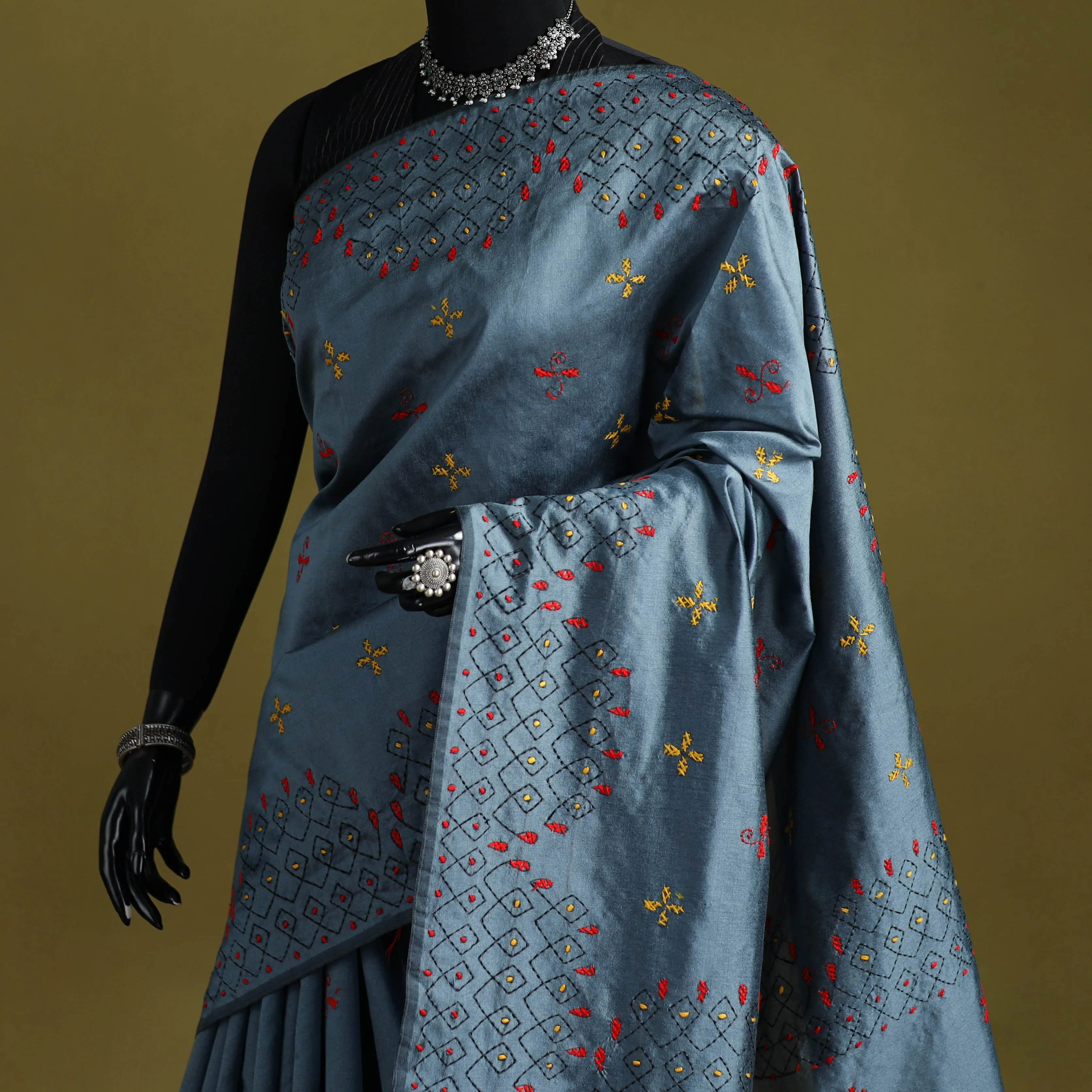 Grey - Bengal Hand Embroidered Silk Nakshi Kantha Saree 25 sold by Itokri product image thumbnail 2