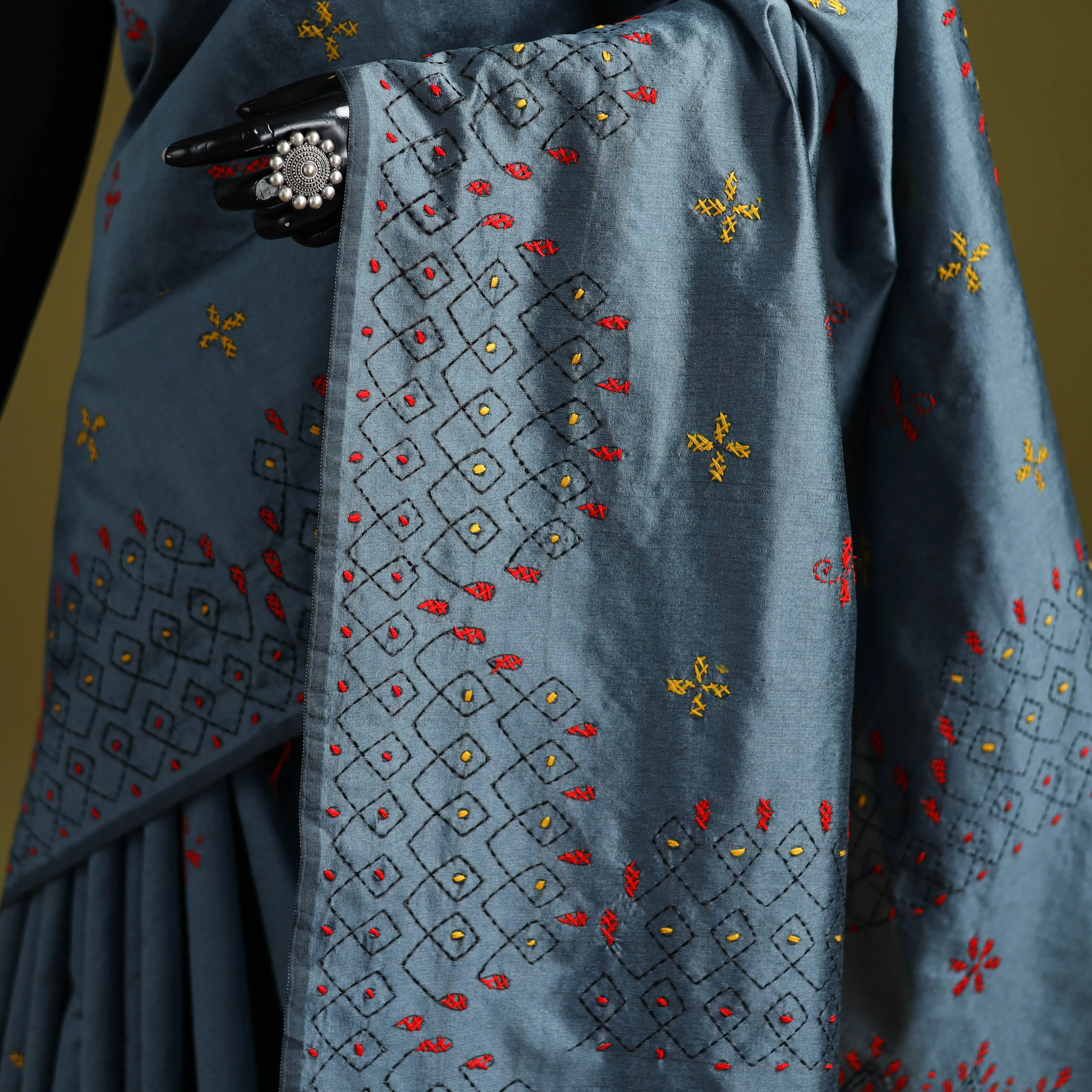 Grey - Bengal Hand Embroidered Silk Nakshi Kantha Saree 25 sold by Itokri product image thumbnail 3