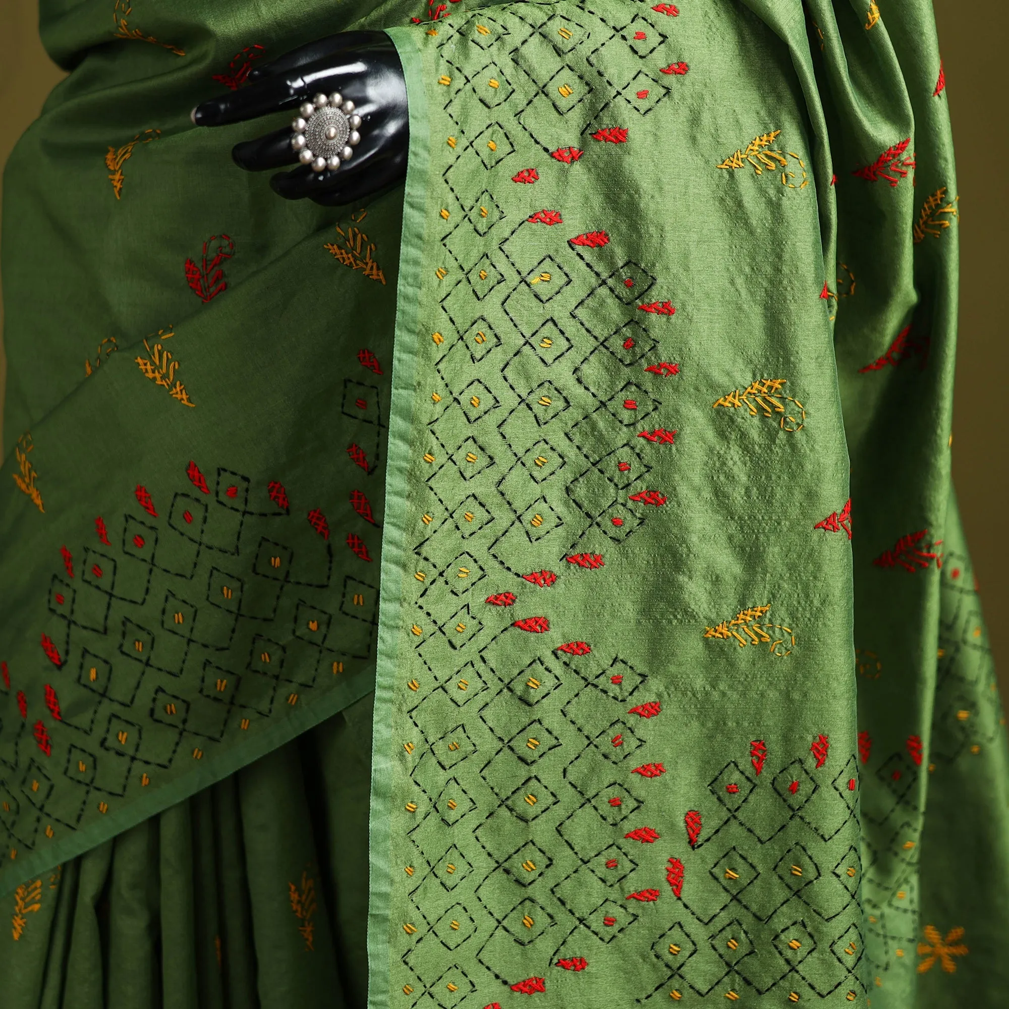 Bengal Hand Embroidered Silk Nakshi Kantha Saree 11 sold by Itokri product image thumbnail 3