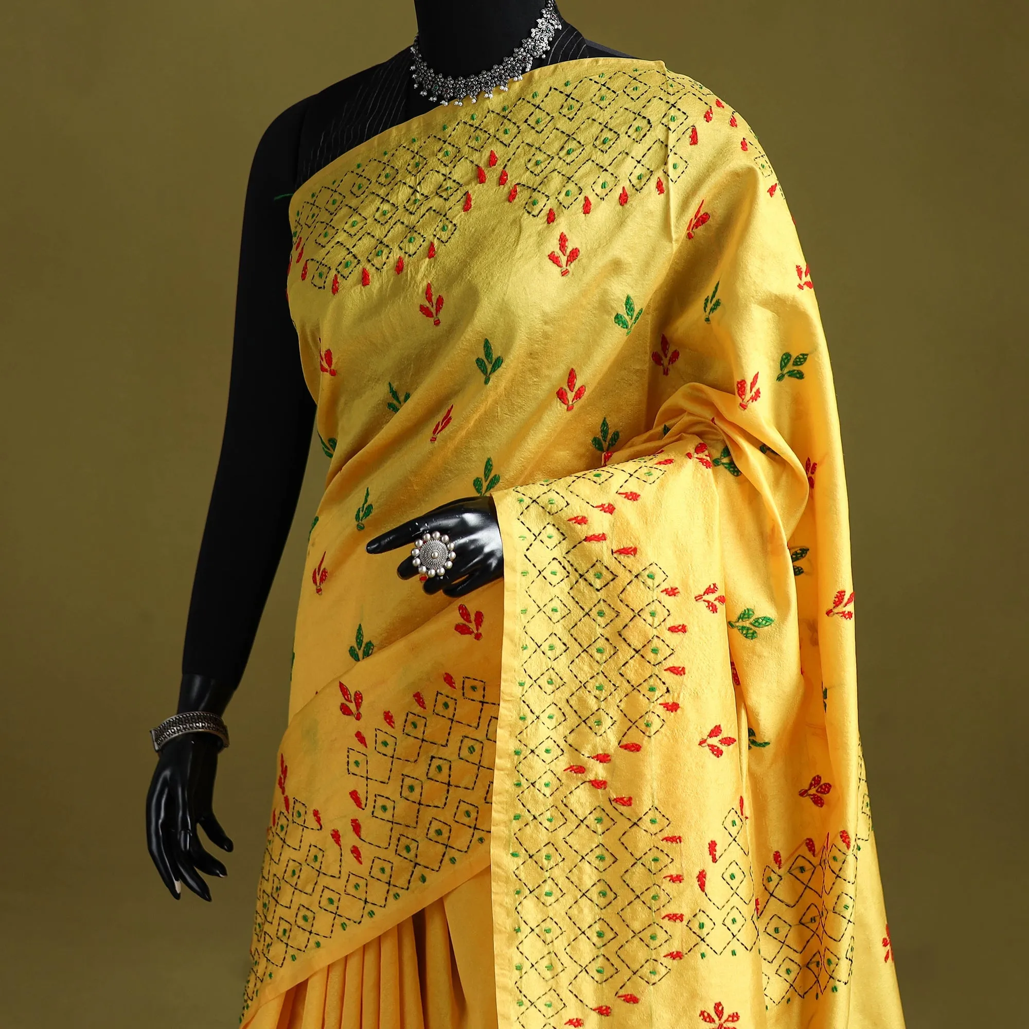 Bengal Hand Embroidered Silk Nakshi Kantha Saree 10 sold by Itokri product image thumbnail 2