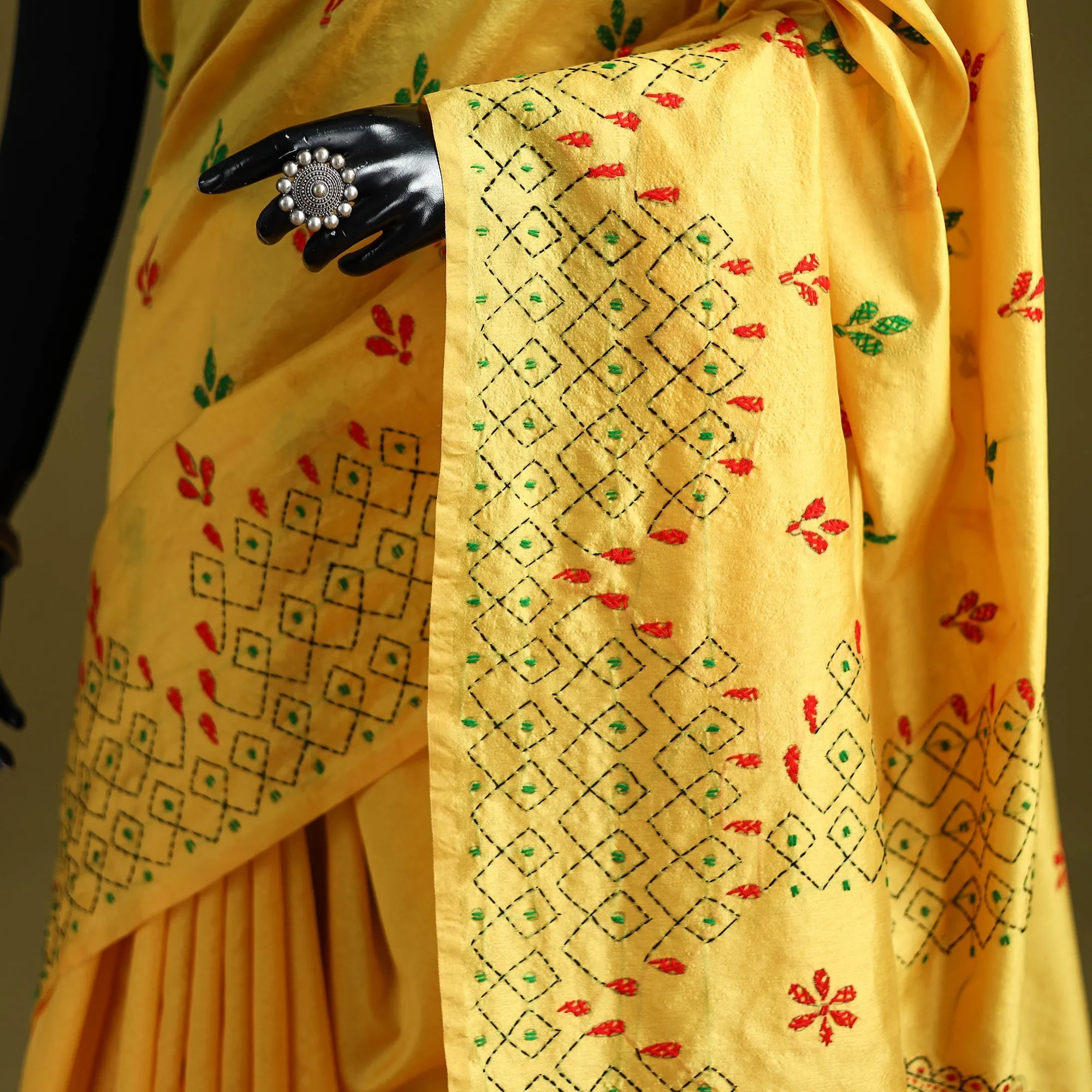 Bengal Hand Embroidered Silk Nakshi Kantha Saree 10 sold by Itokri product image thumbnail 3