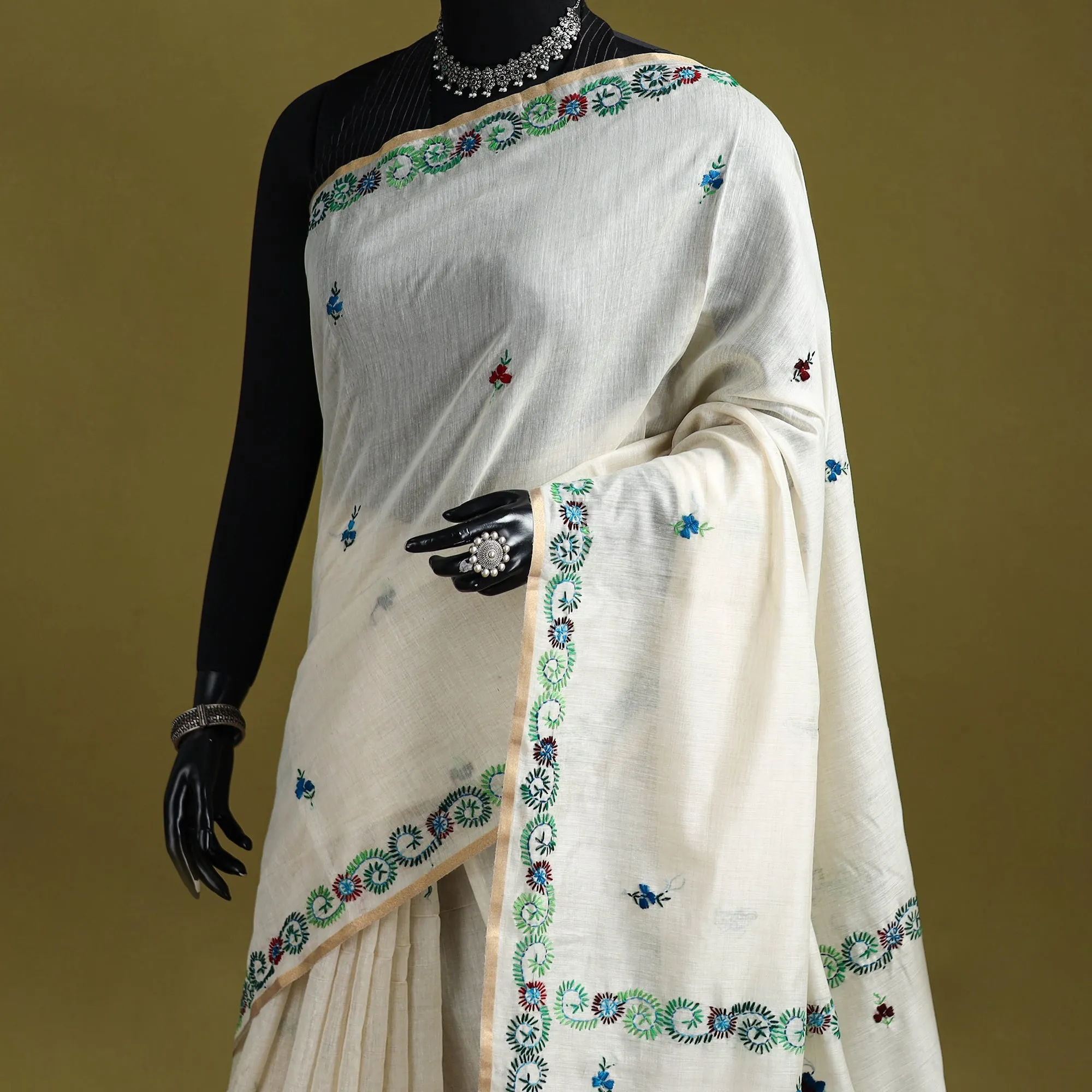 White - Bengal Silk Cotton Hand Embroidered Saree 40 sold by Itokri product image thumbnail 2