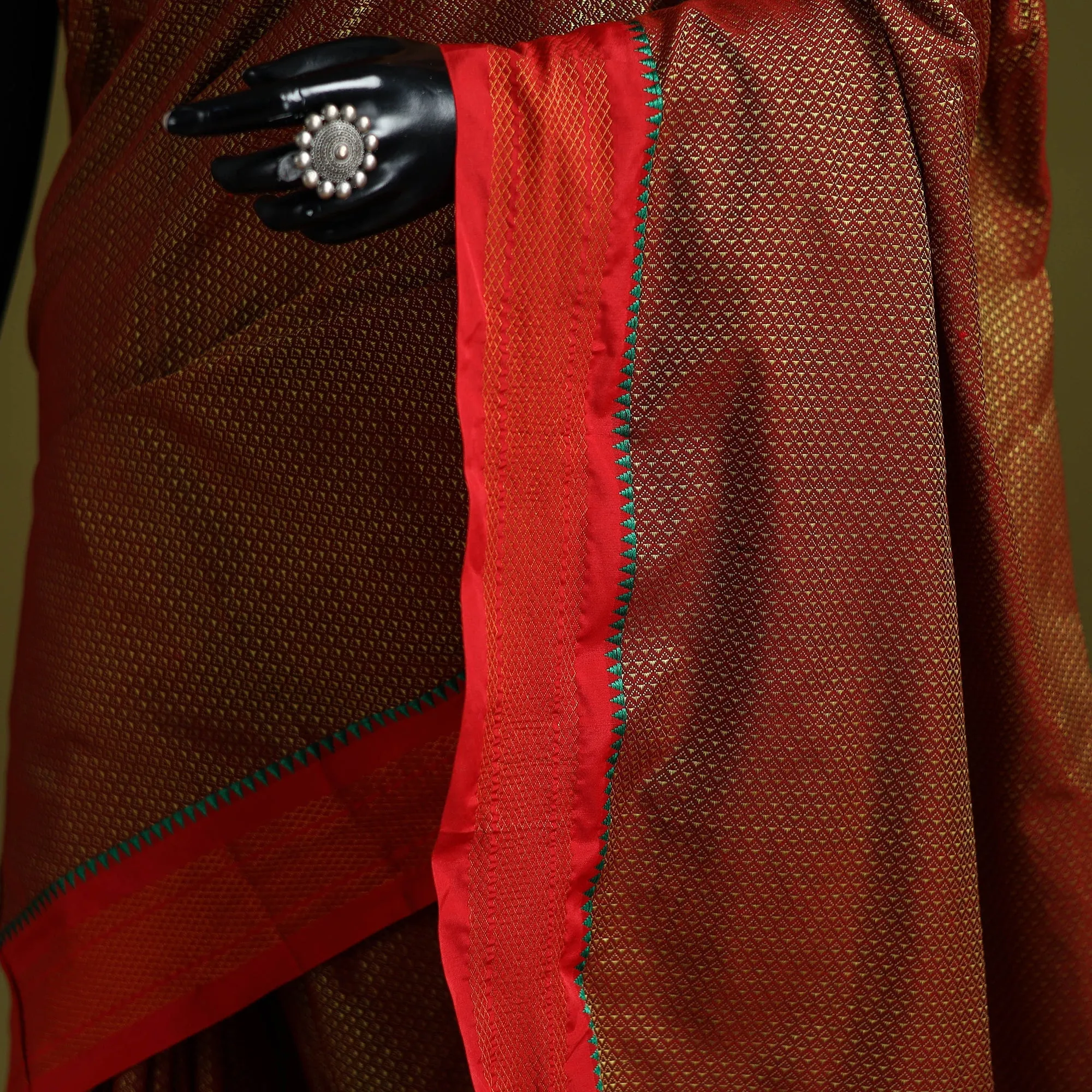 Red - Silk Cotton Khun Saree with Ilkal Pallu Chikki Paras Border 43 sold by Itokri product image thumbnail 3