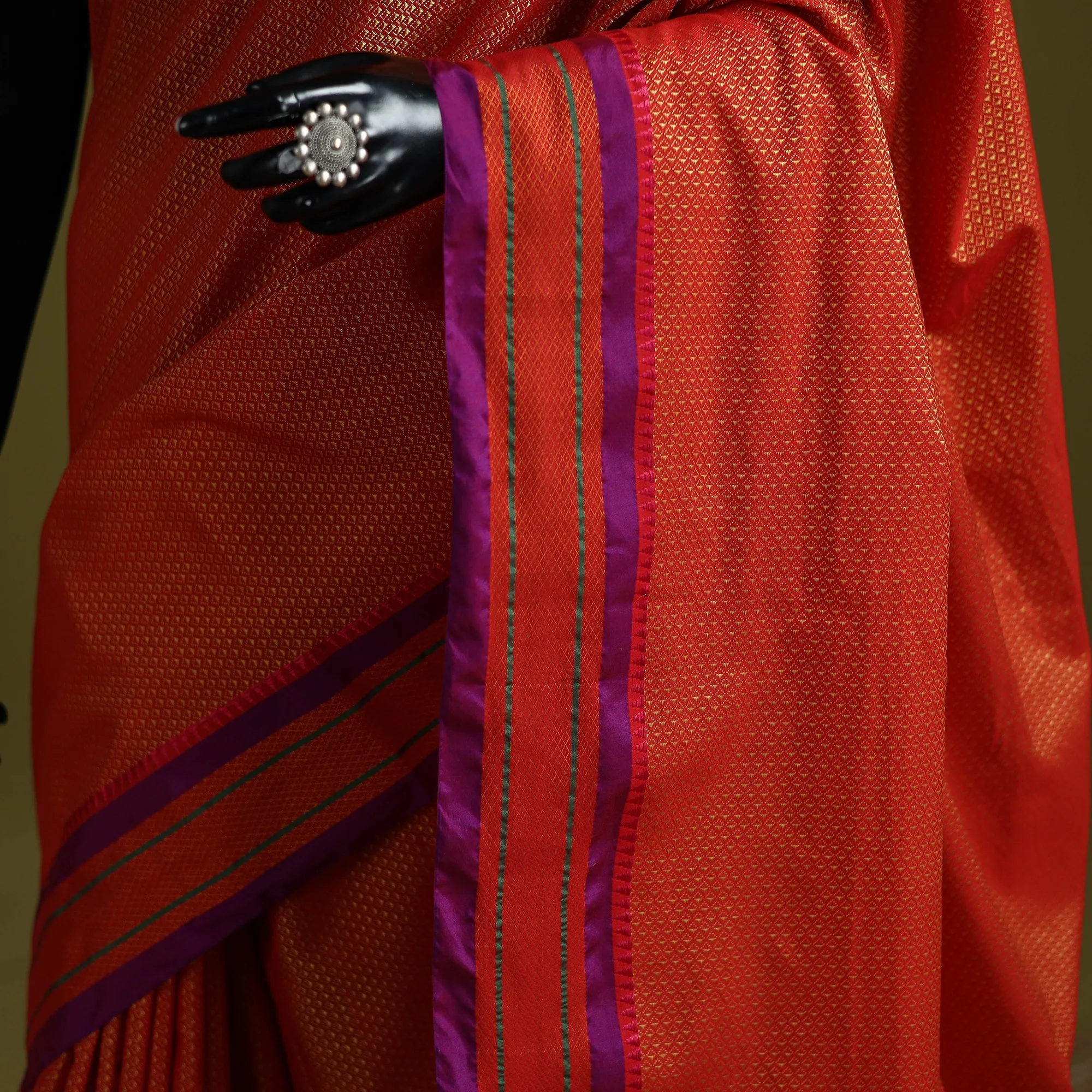 Red - Silk Cotton Khun Saree with Ilkal Pallu Chikki Paras Border 40 sold by Itokri product image thumbnail 3