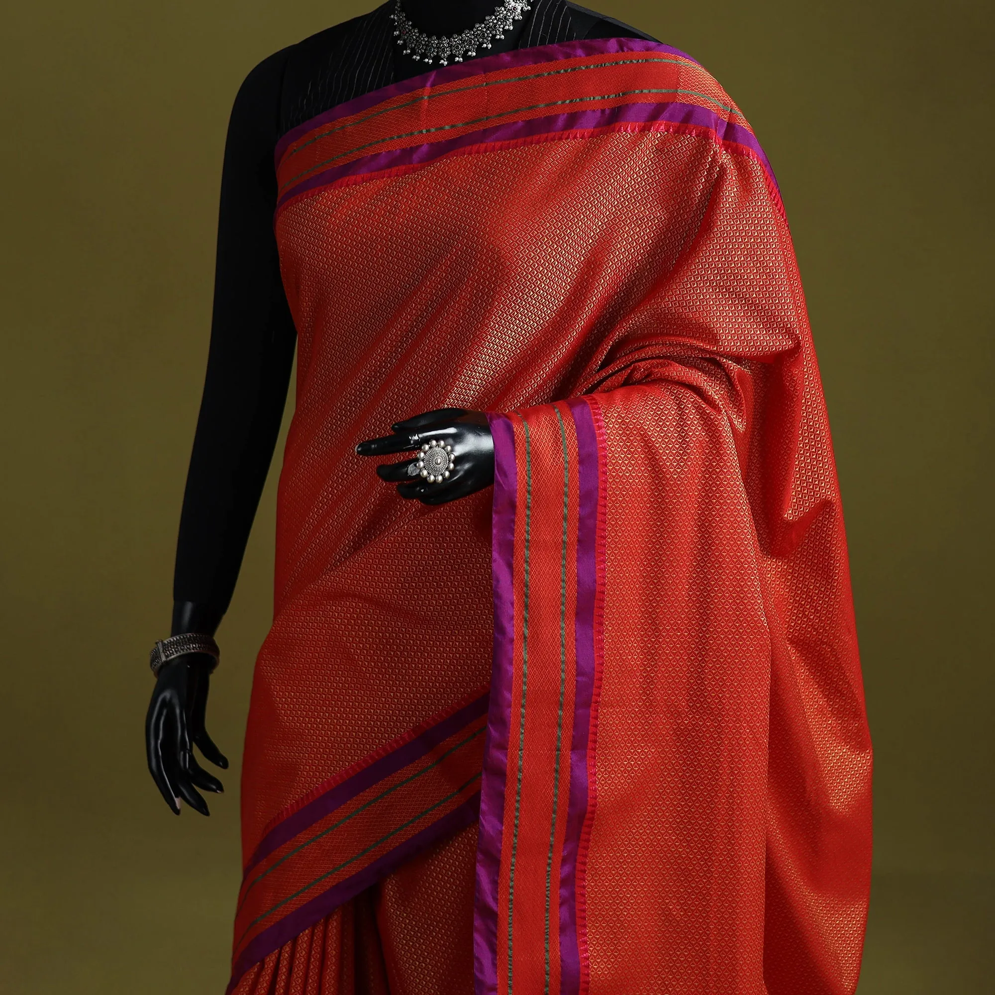 Red - Silk Cotton Khun Saree with Ilkal Pallu Chikki Paras Border 40 sold by Itokri product image thumbnail 2