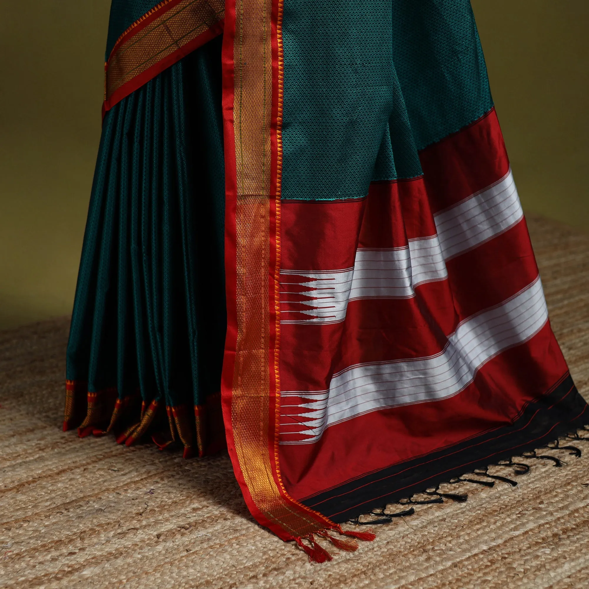 Green - Silk Cotton Khun Saree with Ilkal Pallu Chikki Paras Border 28 sold by Itokri product image thumbnail 4