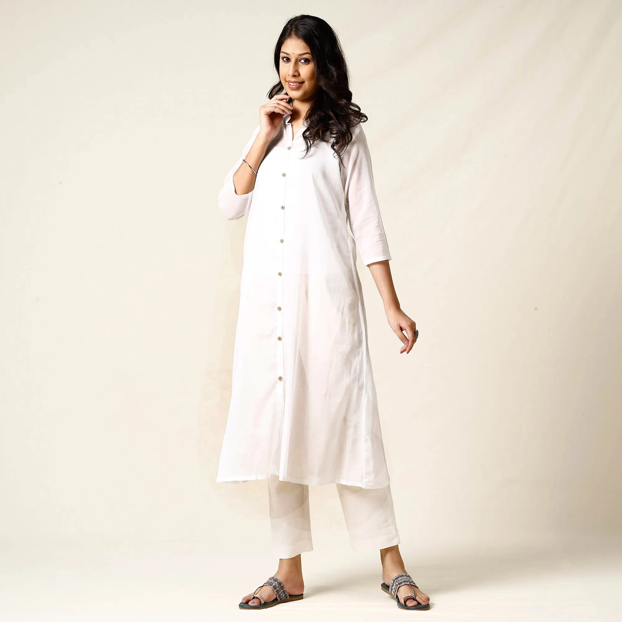 White - Mulmalai Cotton Plain Dyed Long Kurta 24 sold by Itokri product image thumbnail 2