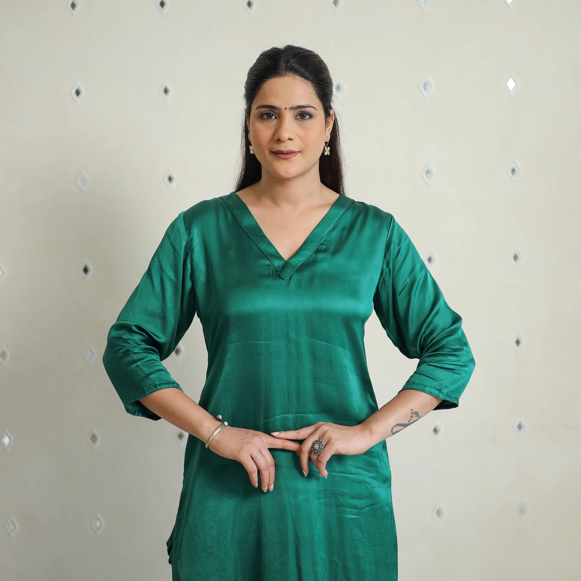 Aradhya Dark Green Modal Silk Plain Straight Kurta sold by Itokri
