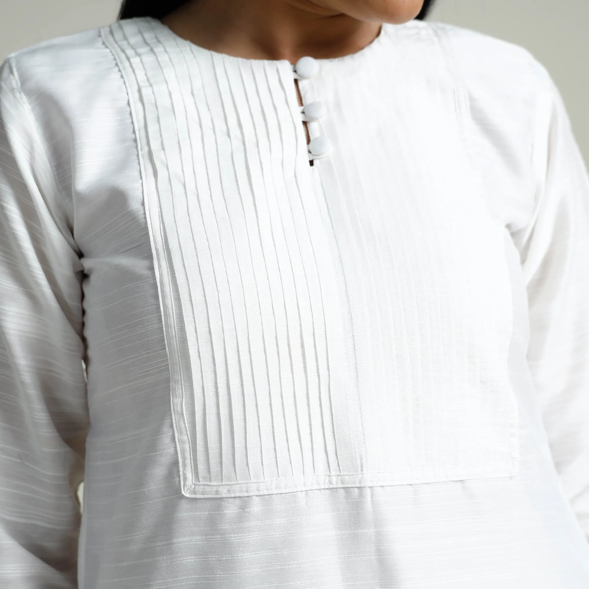 White - Plain Silk Pintuck Long Straight Kurta sold by Itokri product image thumbnail 5