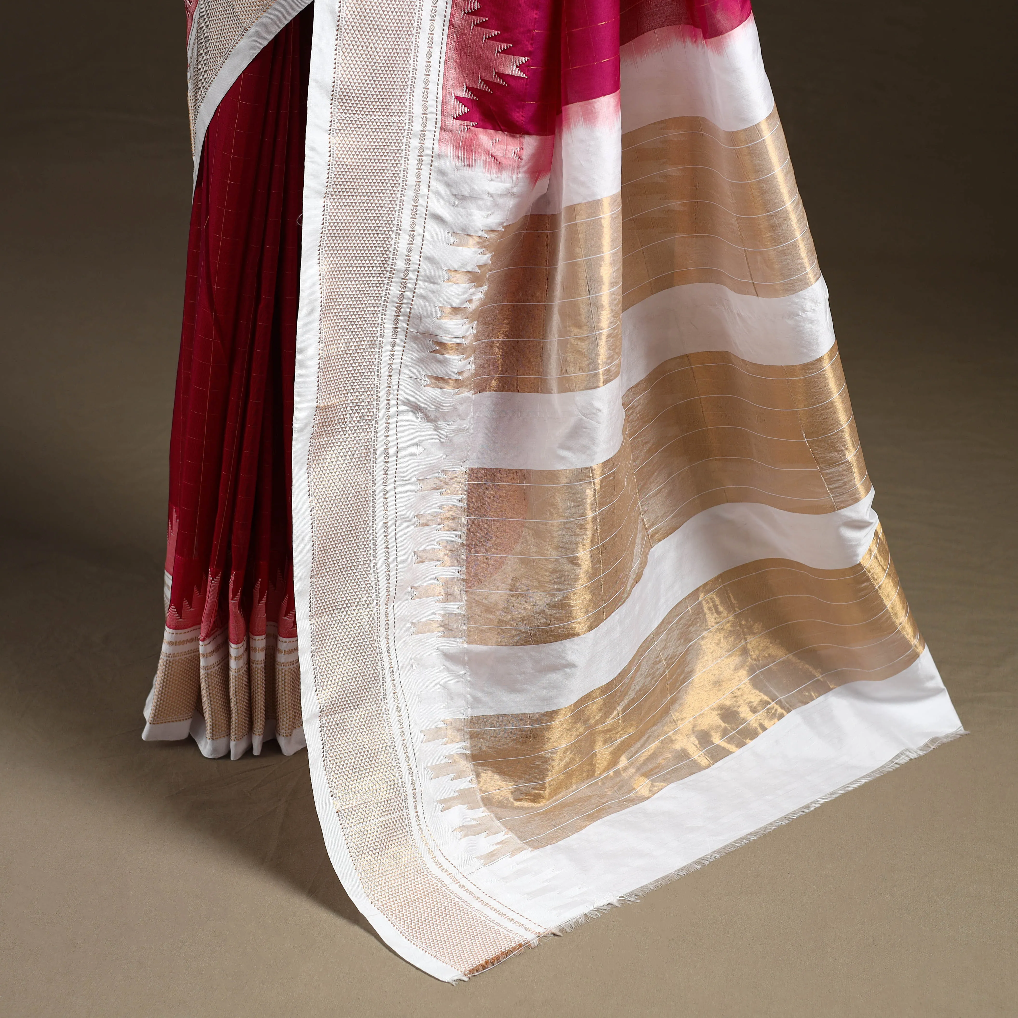 Pink - Mercerized Cotton Gadwal Checks Ilkal Saree with Temple Zari Border 21 sold by Itokri product image thumbnail 4