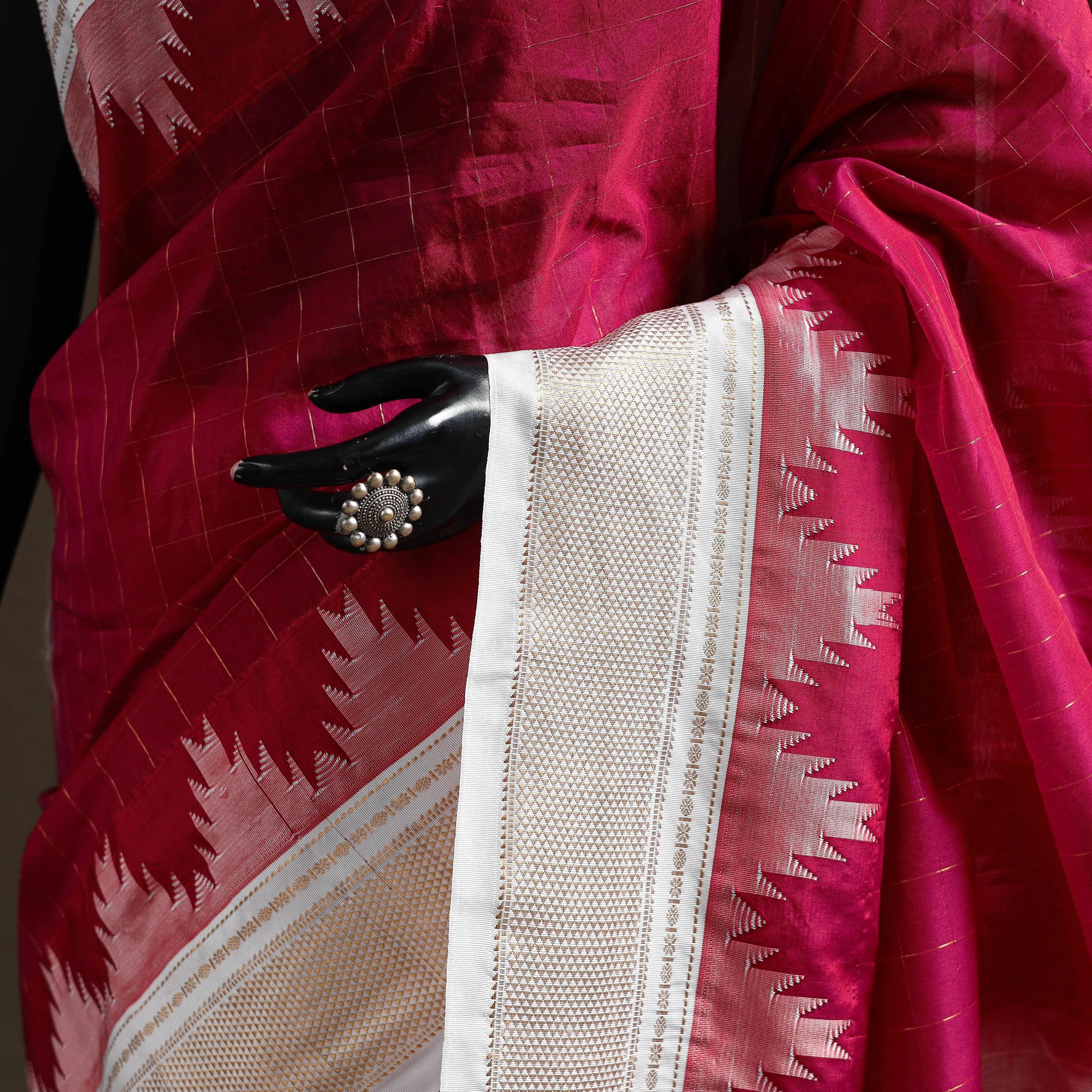 Pink - Mercerized Cotton Gadwal Checks Ilkal Saree with Temple Zari Border 21 sold by Itokri product image thumbnail 3