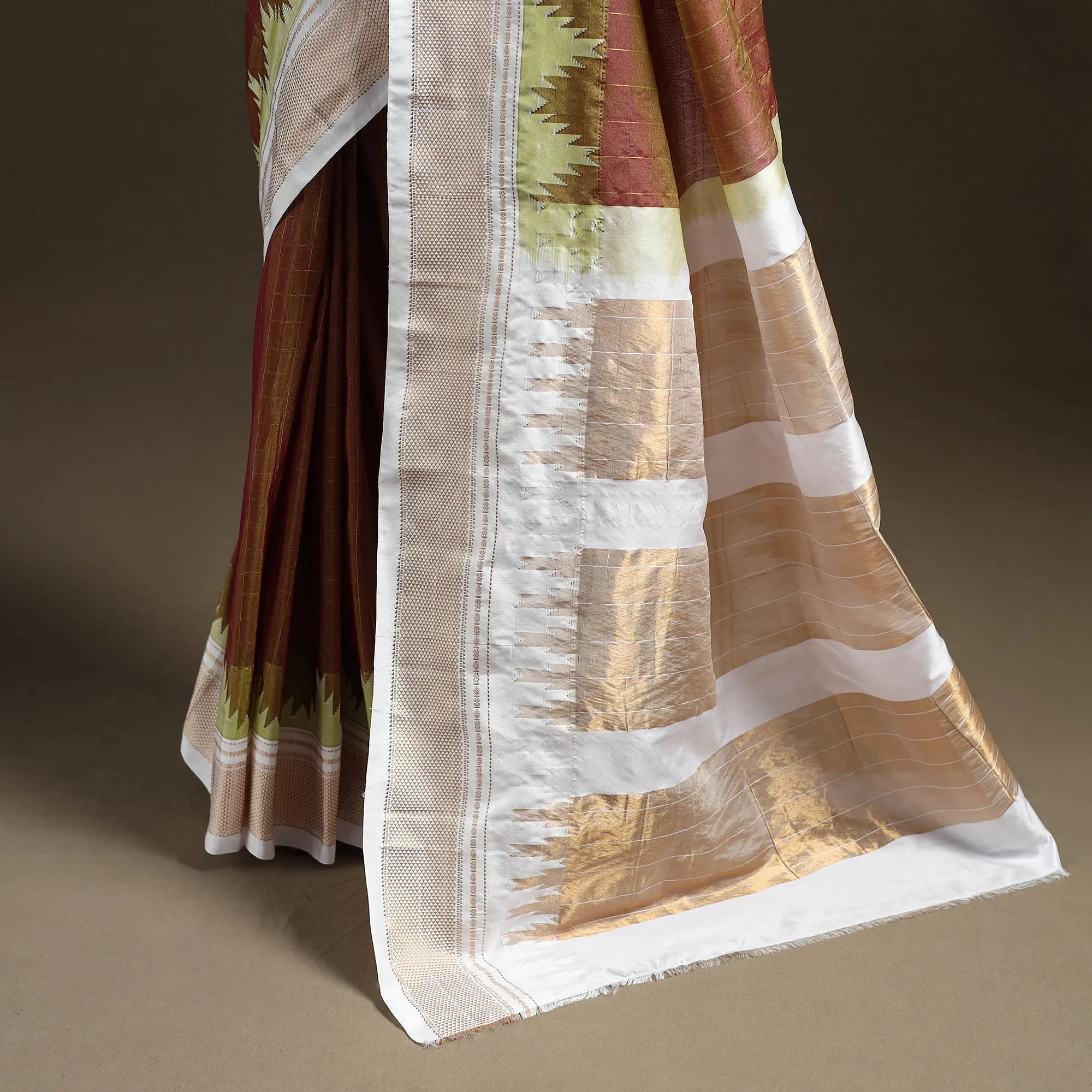 Brown - Mercerized Cotton Gadwal Checks Ilkal Saree with Temple Zari Border 16 sold by Itokri product image thumbnail 4