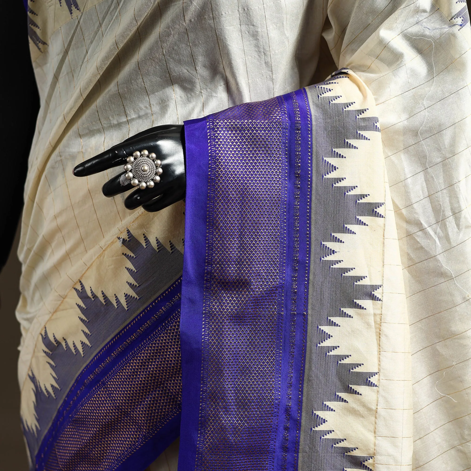White - Mercerized Cotton Gadwal Checks Ilkal Saree with Temple Zari Border 13 sold by Itokri product image thumbnail 3