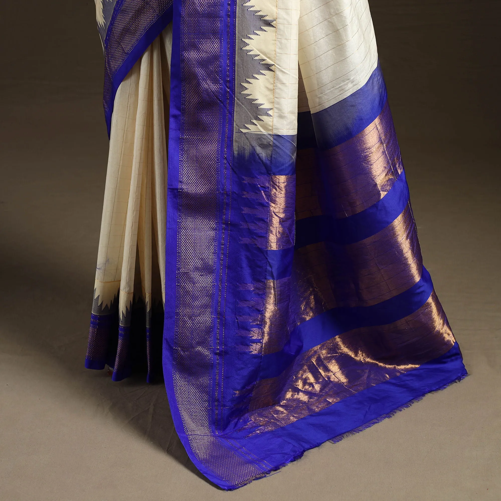 White - Mercerized Cotton Gadwal Checks Ilkal Saree with Temple Zari Border 13 sold by Itokri product image thumbnail 4