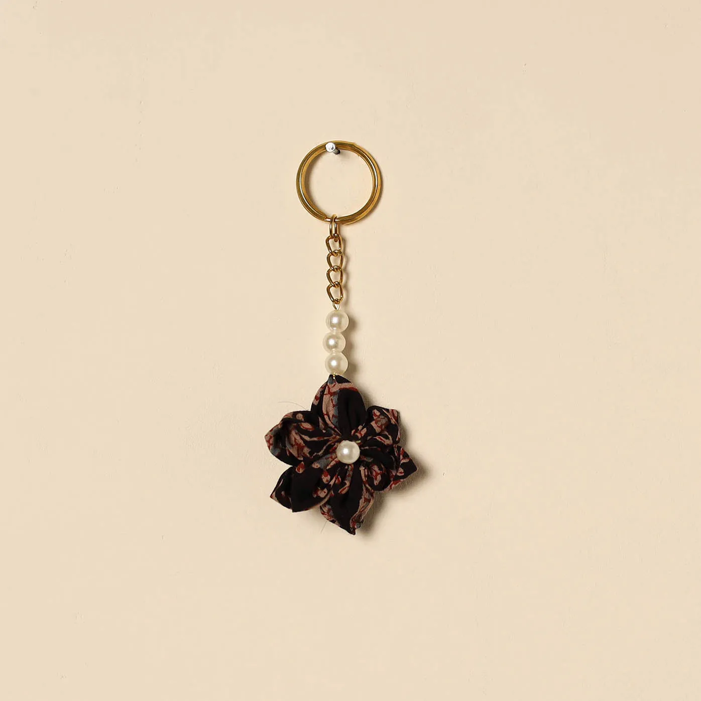 Black - Beaded Fabart Flower Keychain 38 sold by Itokri product image thumbnail 2