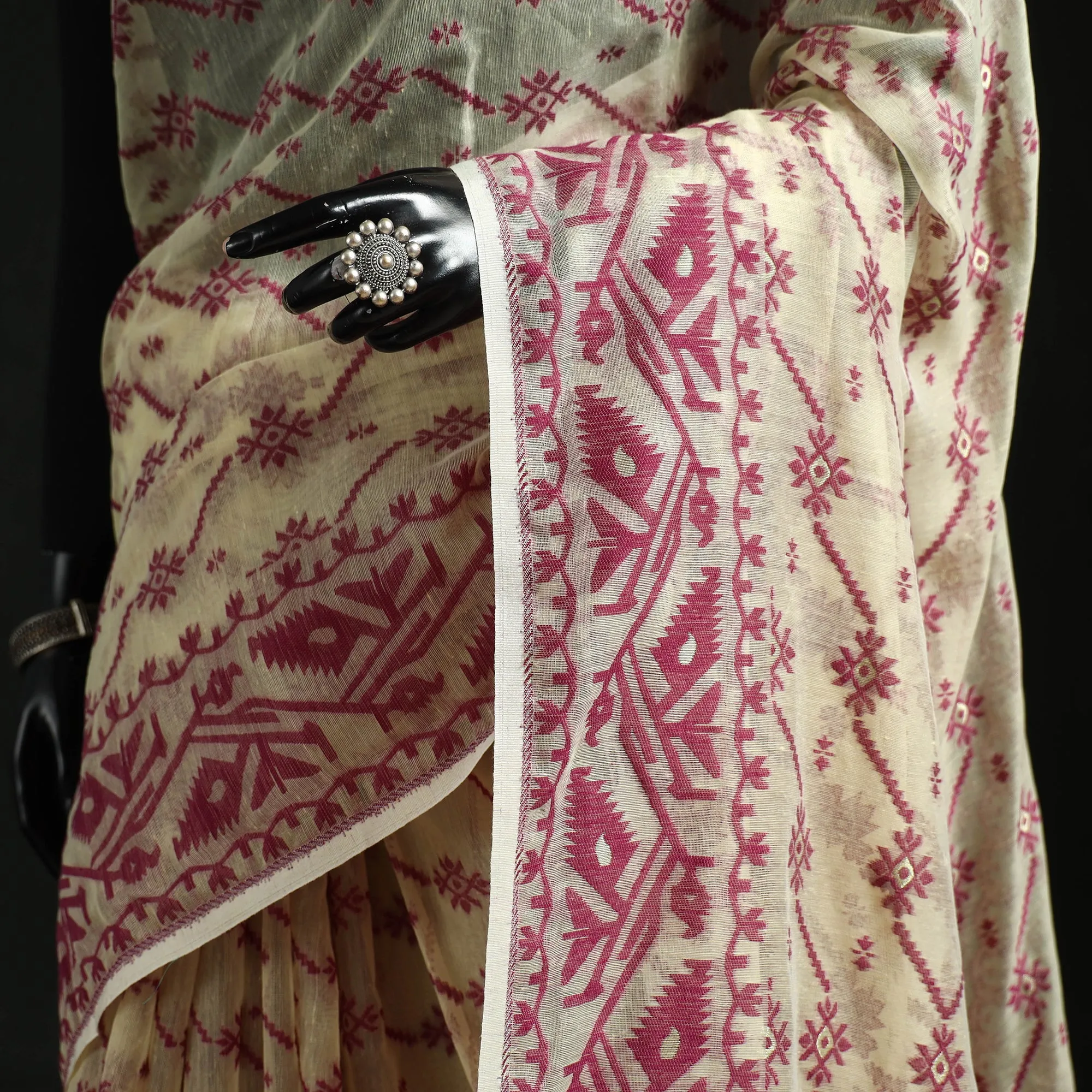Silk Cotton Dhakai Jamdani Saree 15 sold by Itokri product image thumbnail 3
