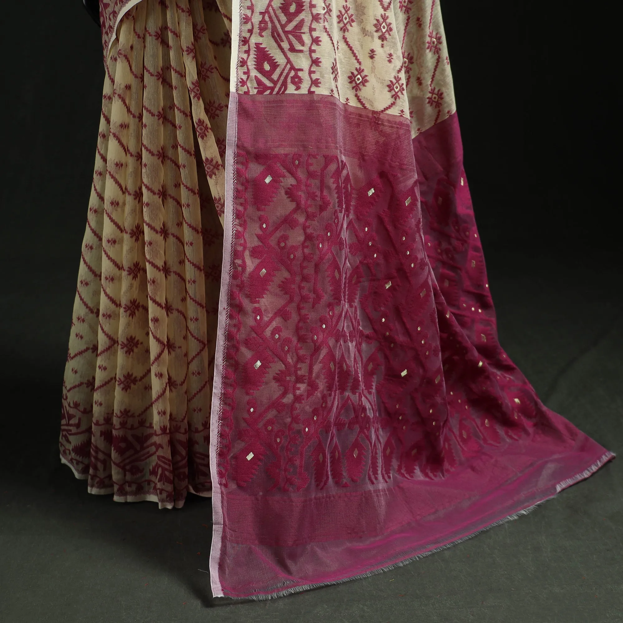 Silk Cotton Dhakai Jamdani Saree 15 sold by Itokri product image thumbnail 4