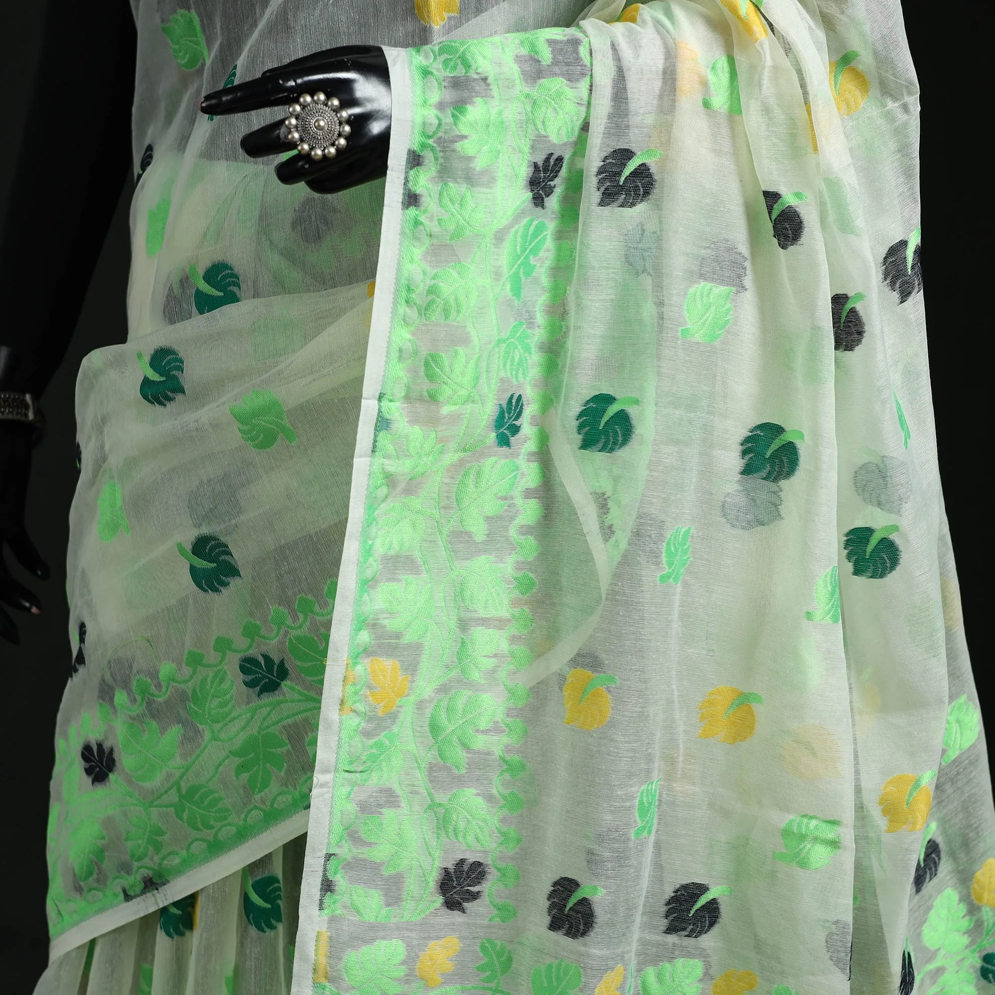 Green - Silk Cotton Dhakai Jamdani Saree 01 sold by Itokri product image thumbnail 3