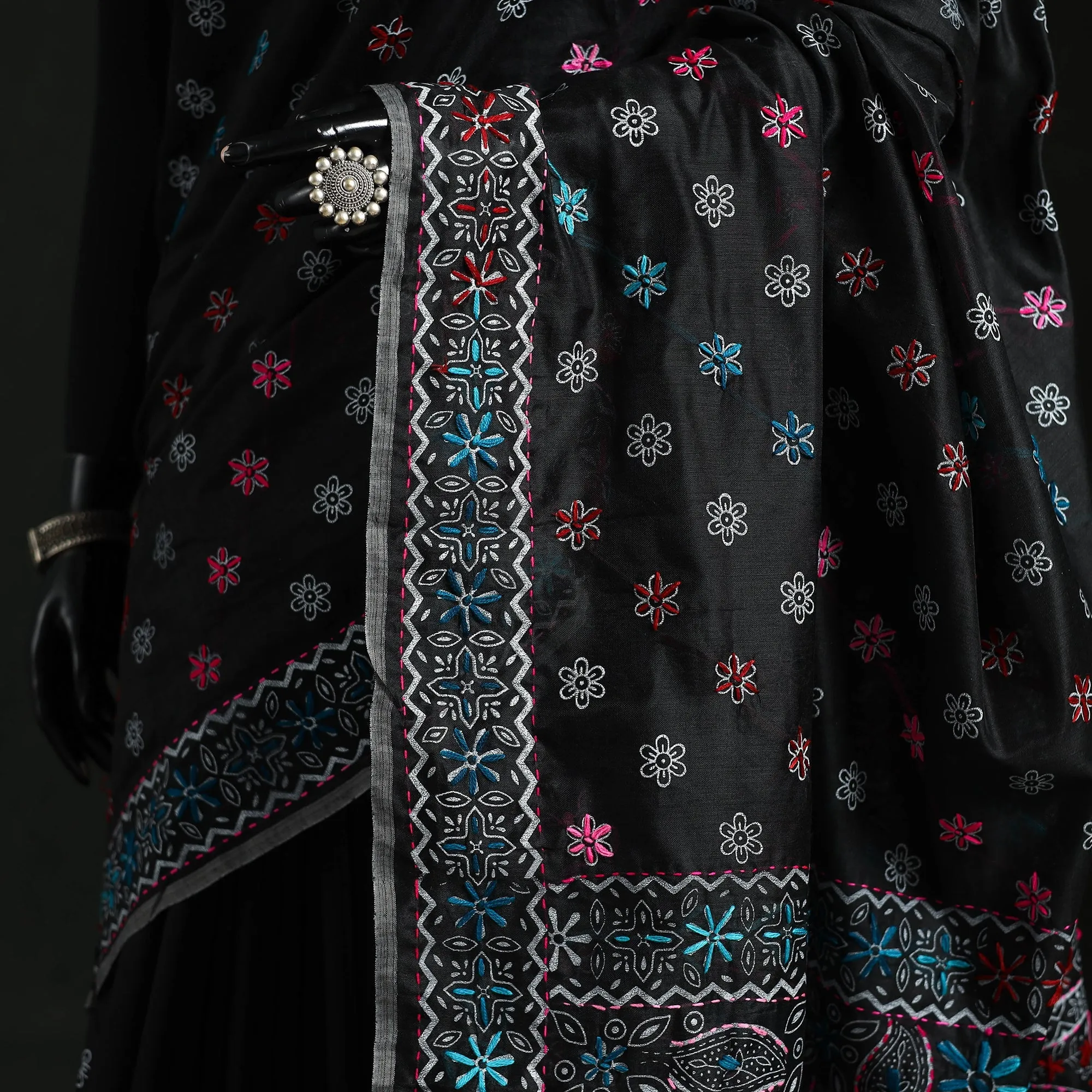 Hand Embroidered Chanderi Silk Chapa Work Phulkari Saree 20 sold by Itokri product image thumbnail 3