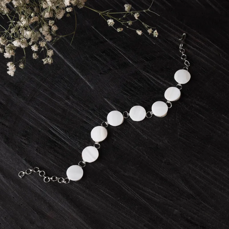 White - Handcrafted Seashell Bracelet (Adjustable) 35 made by Itokri