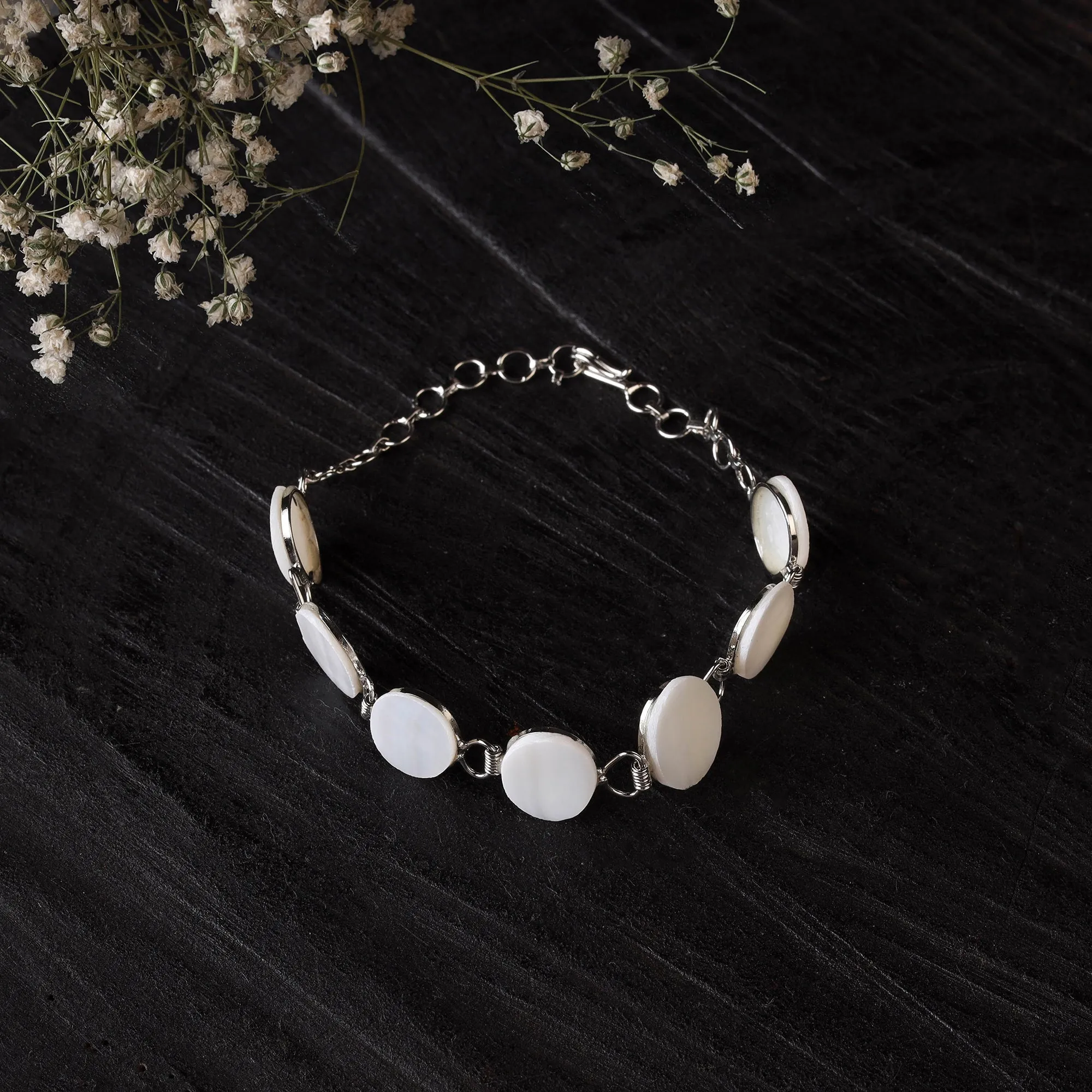 White - Handcrafted Seashell Bracelet (Adjustable) 32 sold by Itokri product image thumbnail 2
