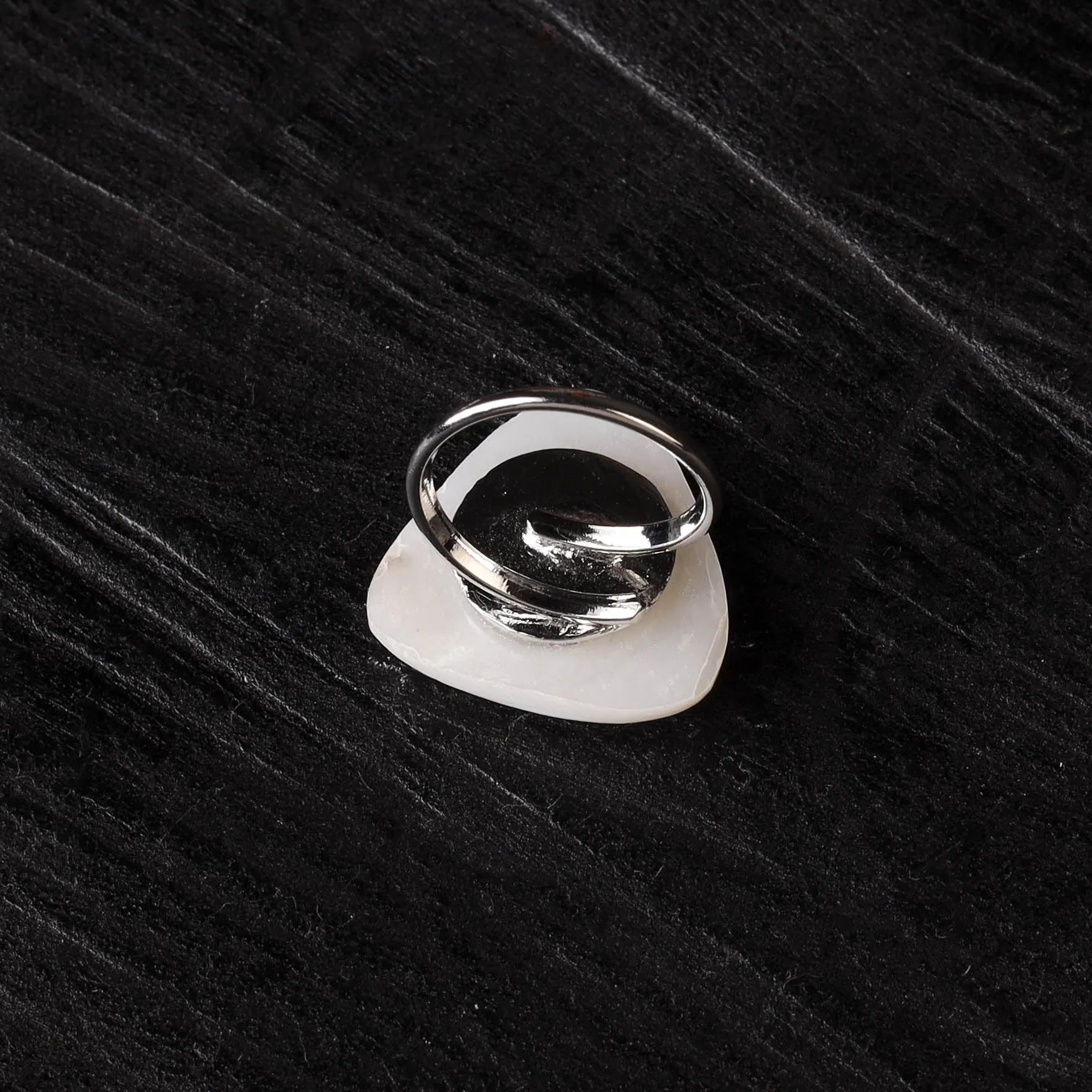 White - Handcrafted Seashell Ring (Adjustable) 27 sold by Itokri product image thumbnail 3