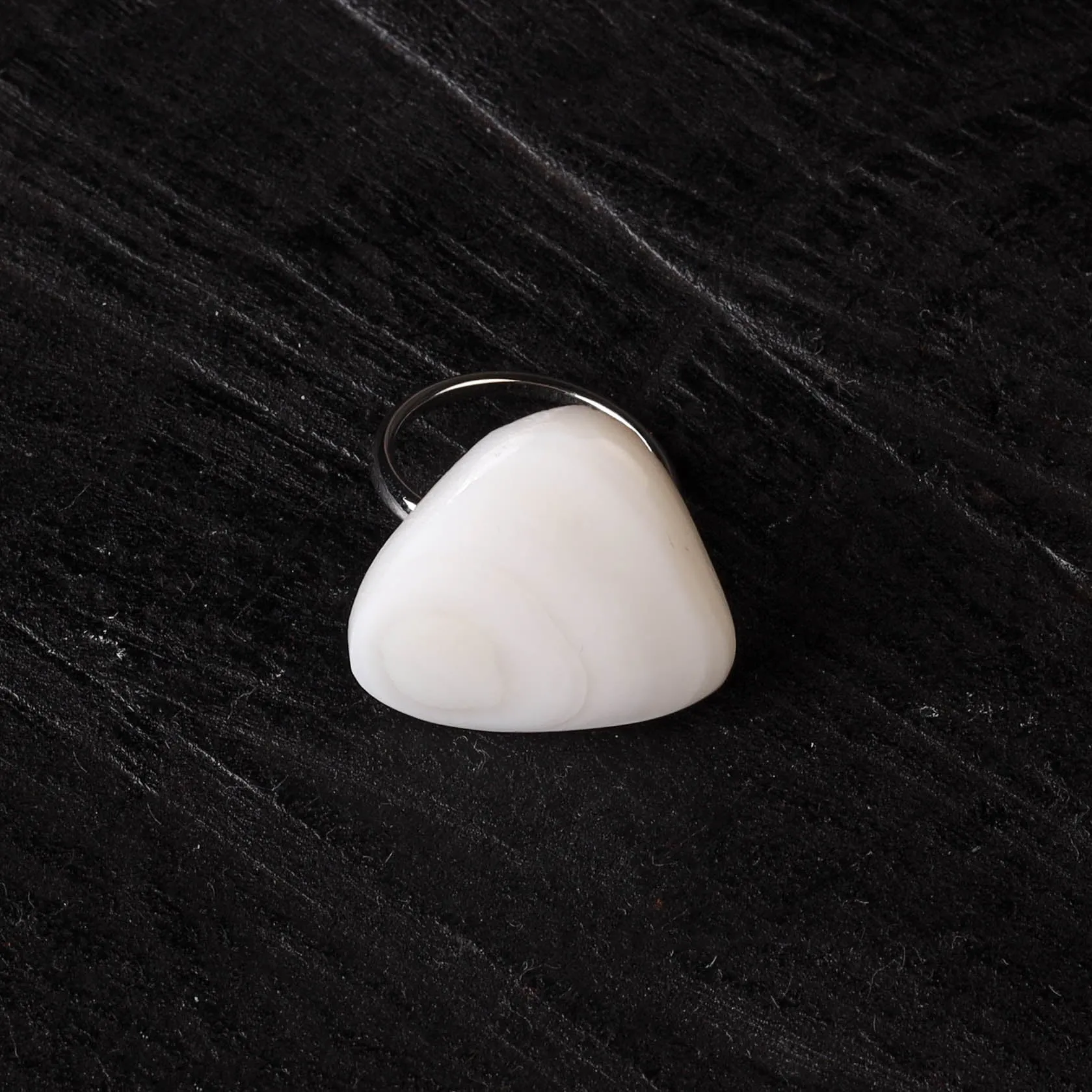 White - Handcrafted Seashell Ring (Adjustable) 27 sold by Itokri product image thumbnail 2