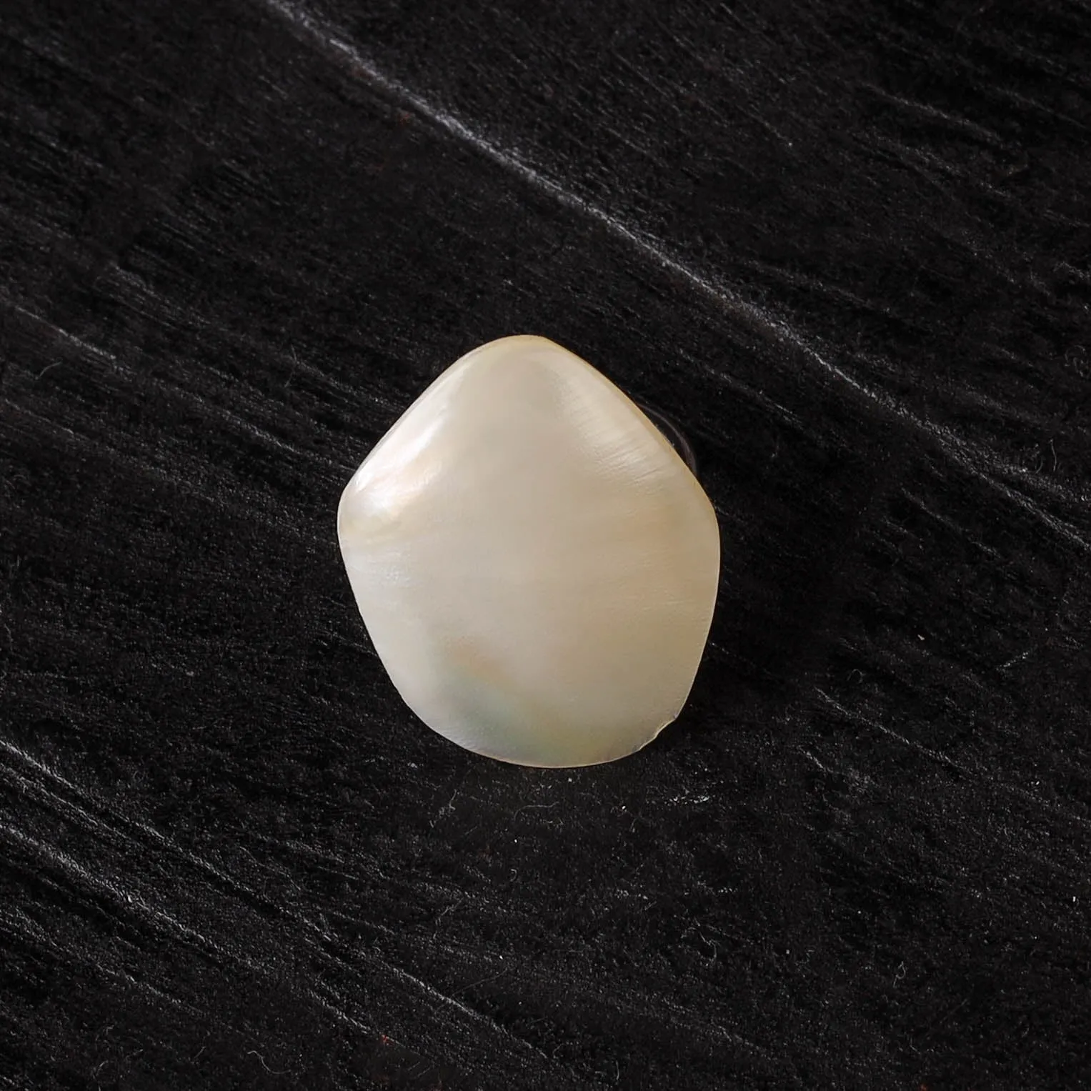White - Handcrafted Seashell Ring (Adjustable) 14 sold by Itokri product image thumbnail 2