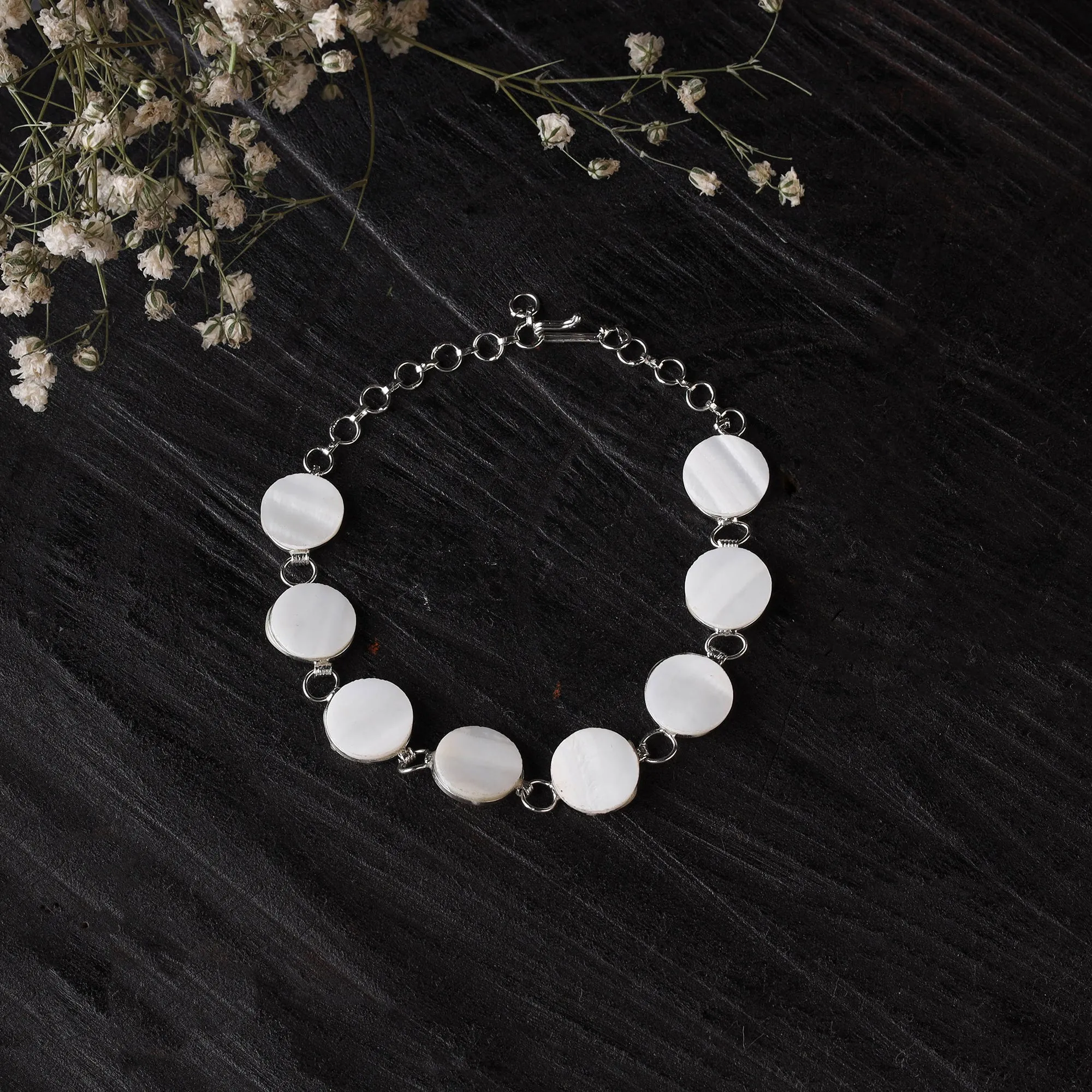 White - Handcrafted Seashell Bracelet (Adjustable) 29 sold by Itokri product image thumbnail 2