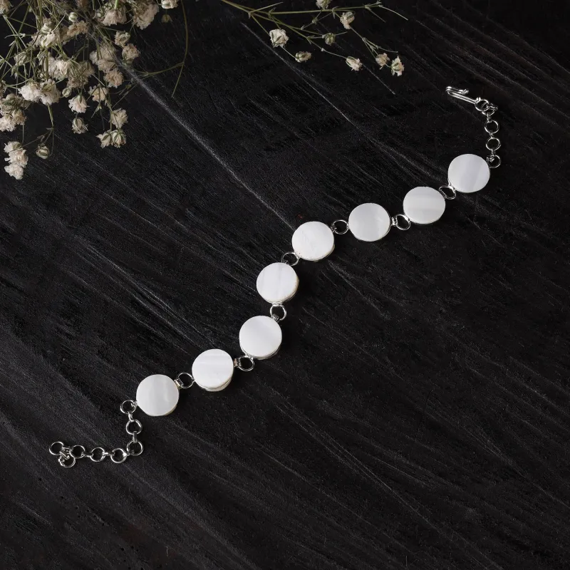 White - Handcrafted Seashell Bracelet (Adjustable) 29 made by Itokri
