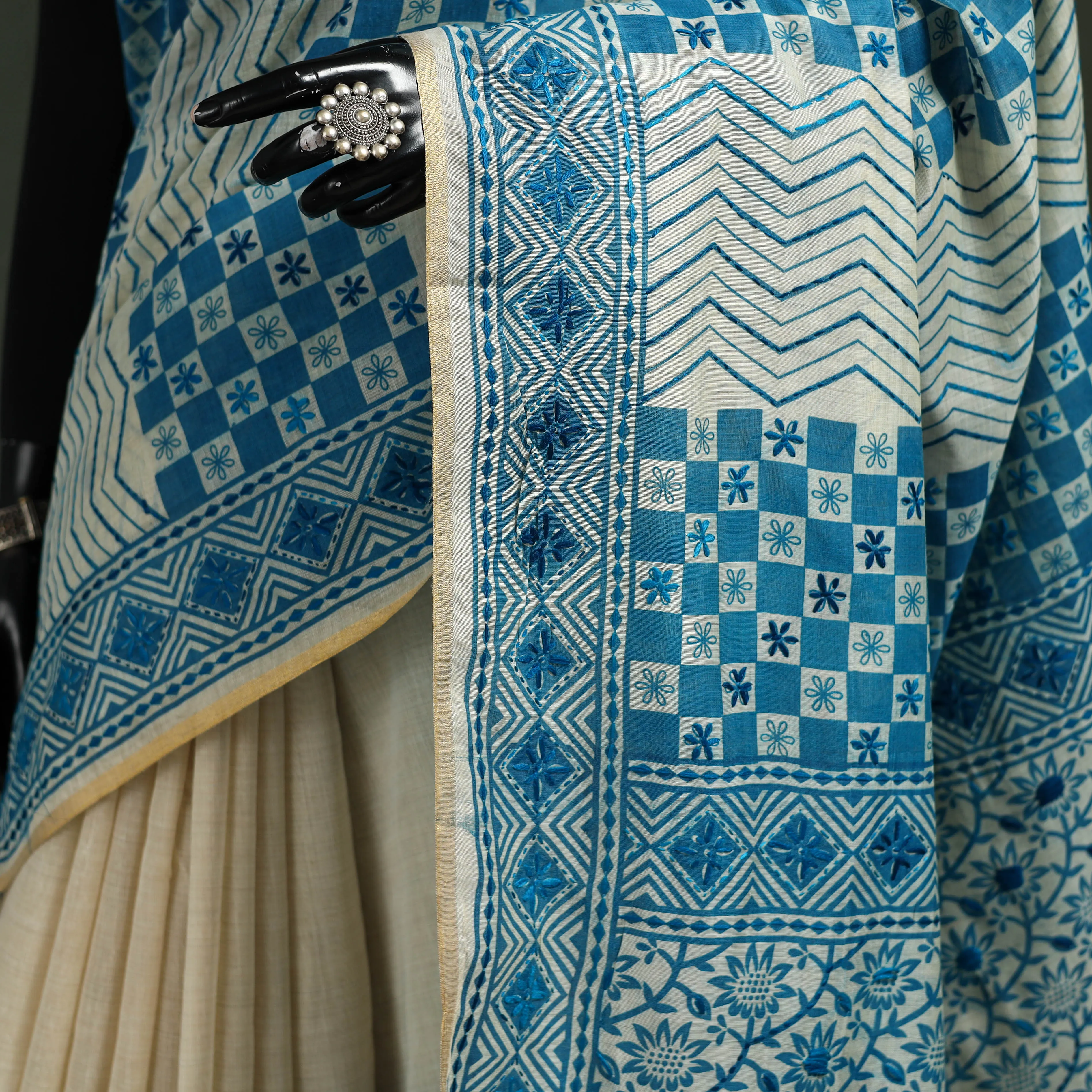 Bengal Kantha Hand Embroidery Silk Cotton Chapa Work Saree 18 sold by Itokri product image thumbnail 3