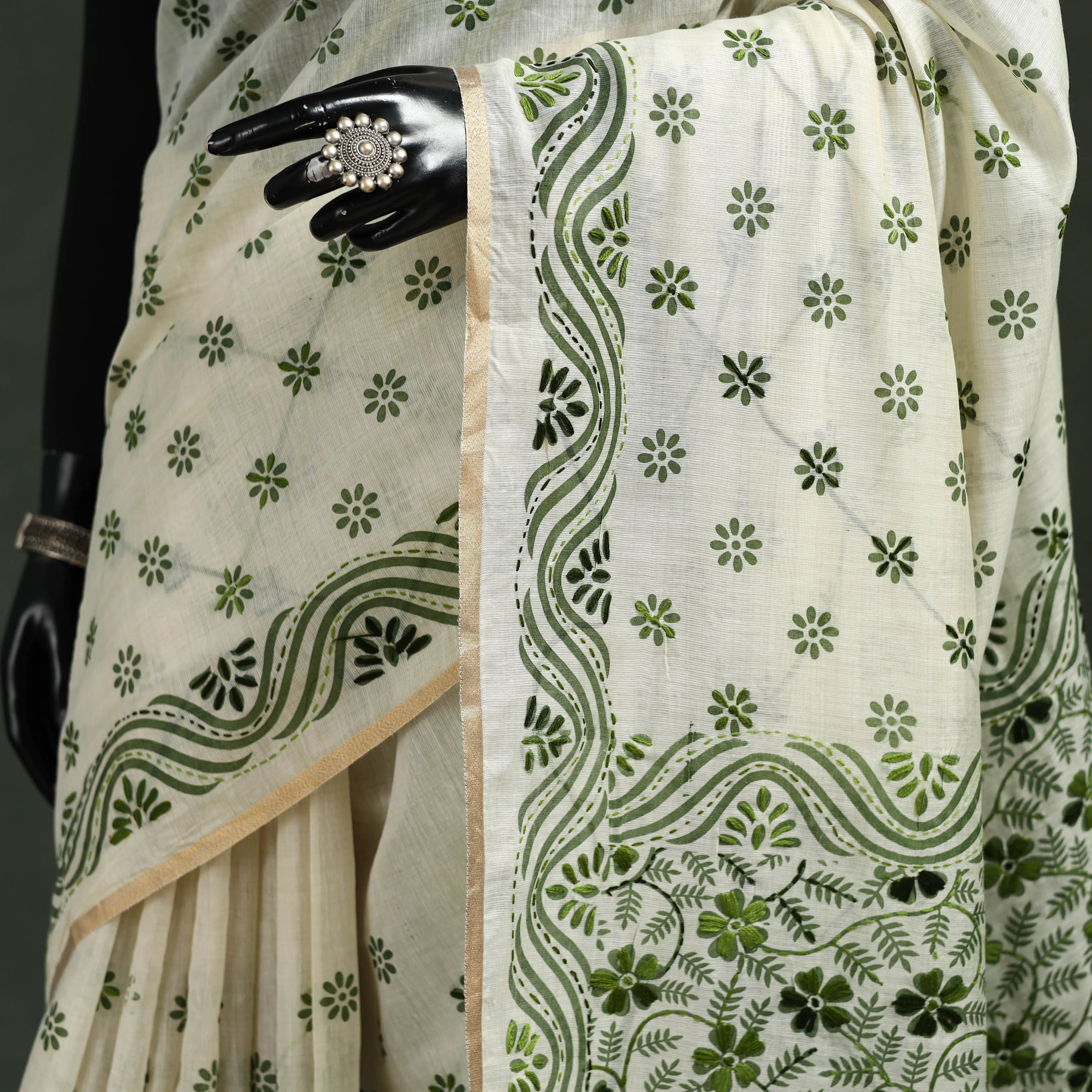 Bengal Kantha Hand Embroidery Silk Cotton Chapa Work Saree 07 sold by Itokri product image thumbnail 3