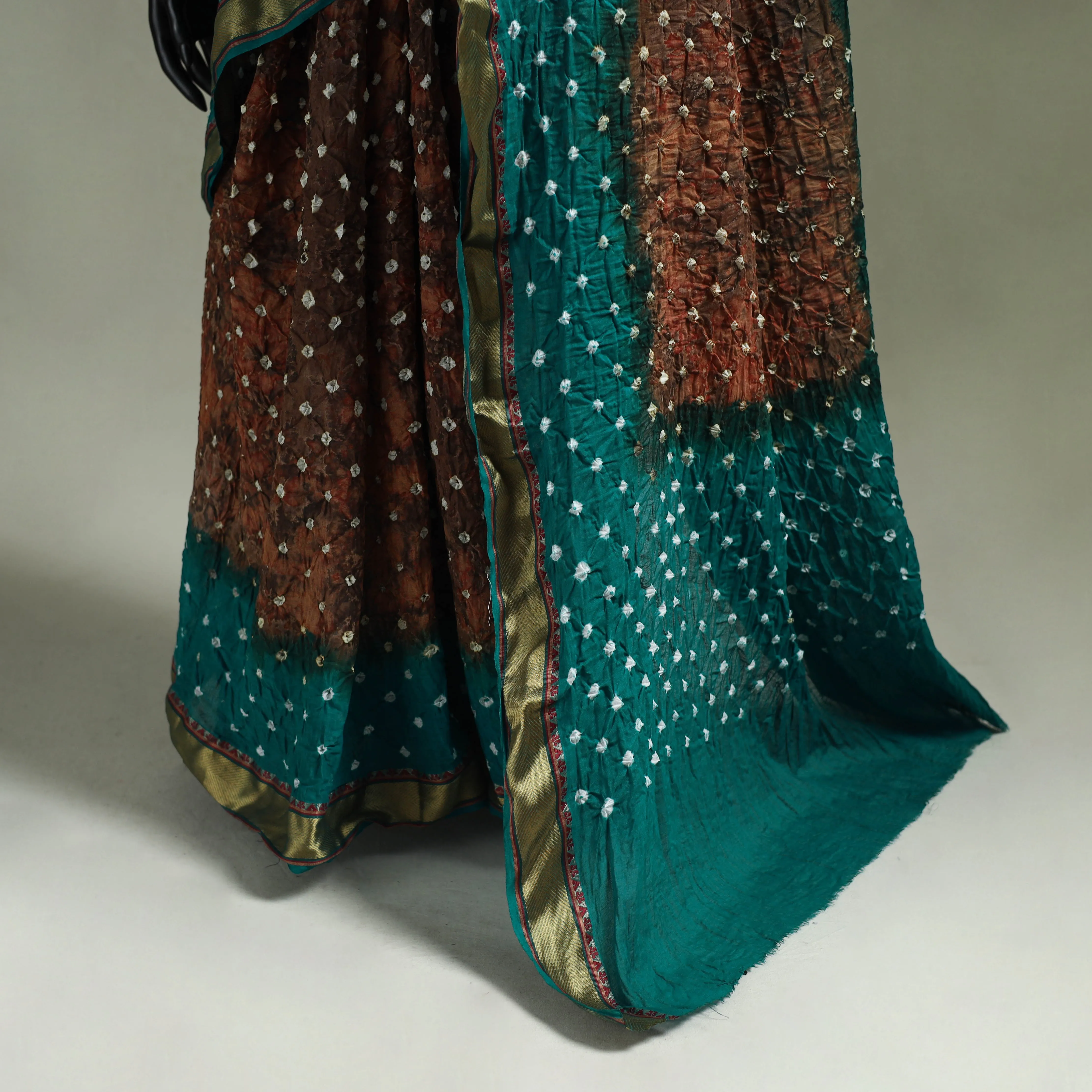 Kutch Tie-Dye Shibori Bandhani Cotton Saree with Blouse Piece 28 sold by Itokri product image thumbnail 4