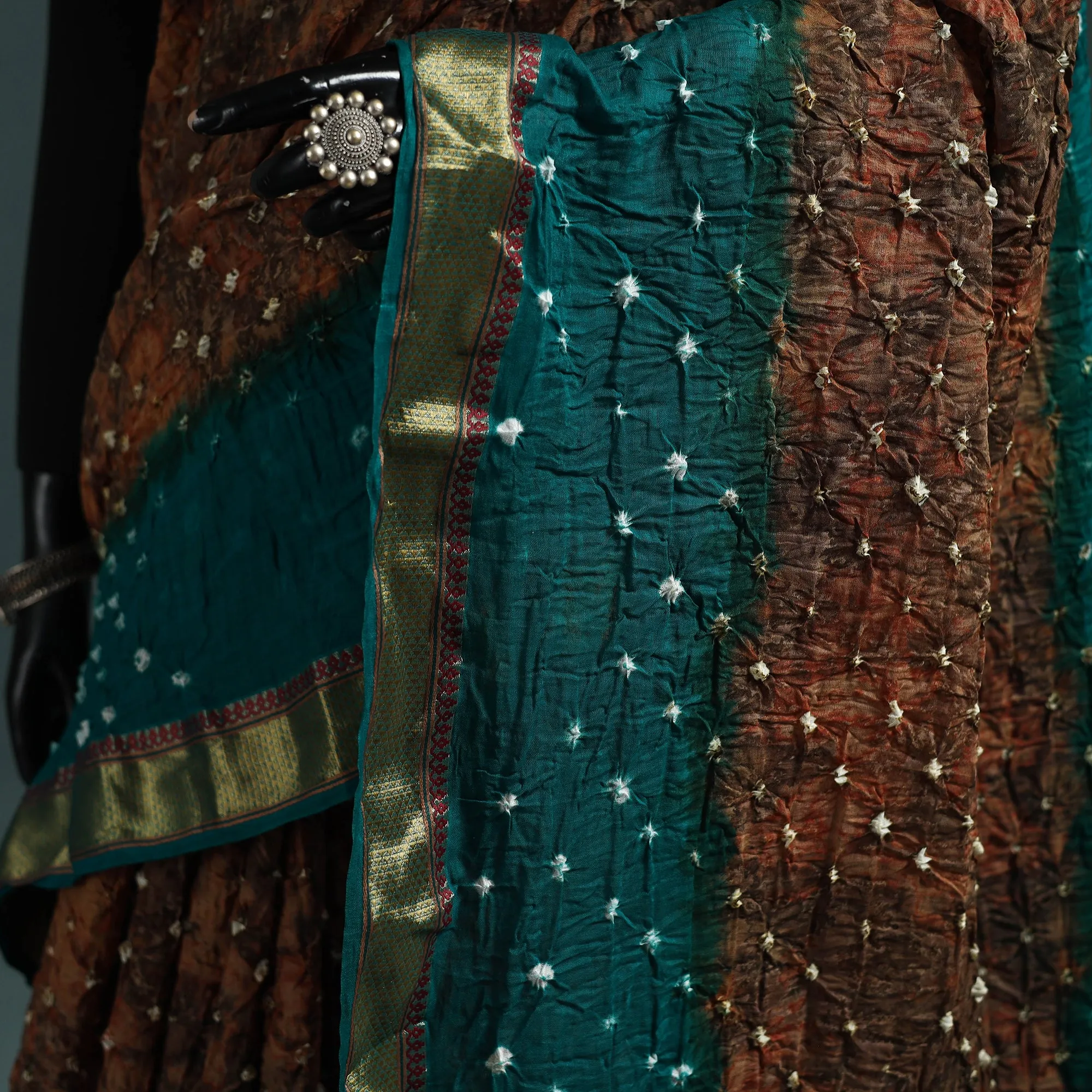 Kutch Tie-Dye Shibori Bandhani Cotton Saree with Blouse Piece 23 sold by Itokri product image thumbnail 3