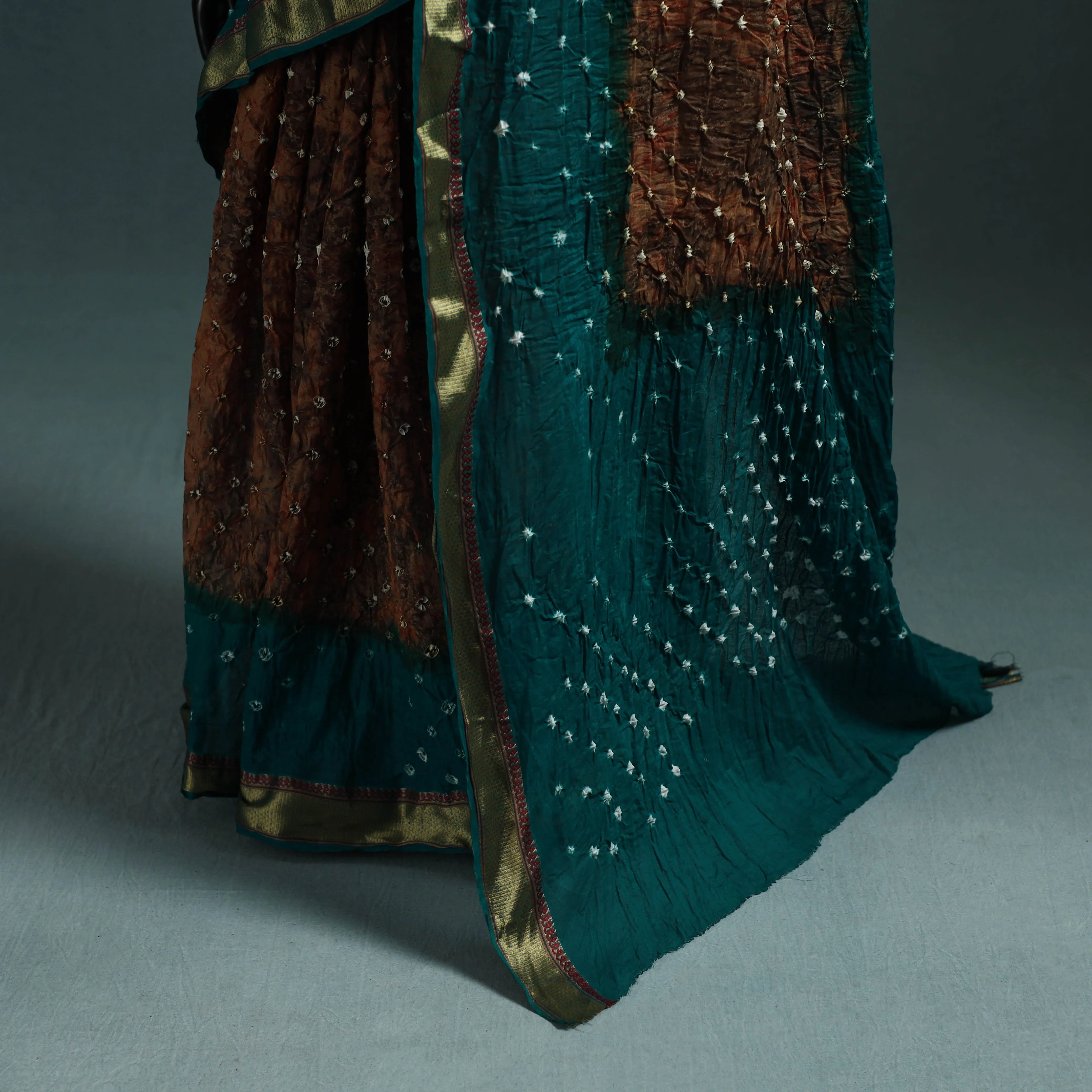Kutch Tie-Dye Shibori Bandhani Cotton Saree with Blouse Piece 23 sold by Itokri product image thumbnail 4