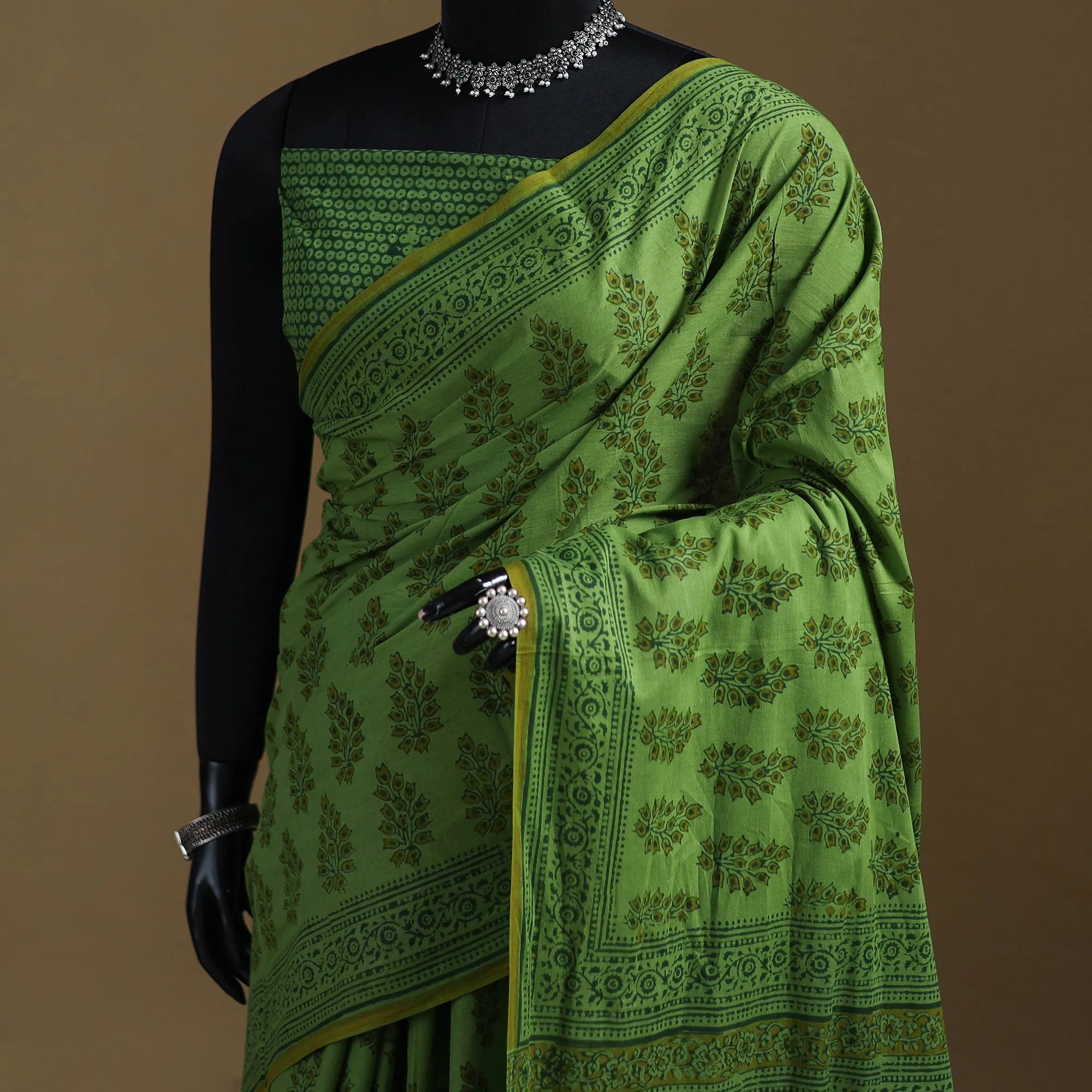 Gamthi Hand Block Print Pure Mul Cotton Saree with Blouse Piece 54 sold by Itokri product image thumbnail 2