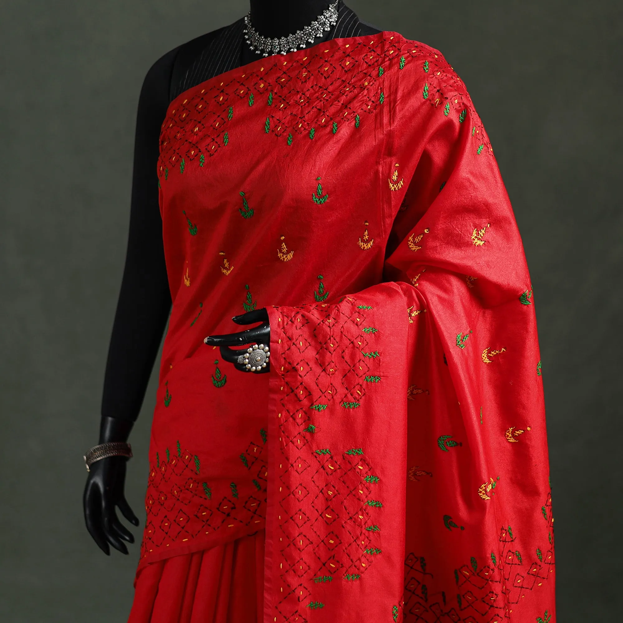 Red - Bengal Nakshi Kantha Hand Embroidered Silk Saree 37 sold by Itokri product image thumbnail 2