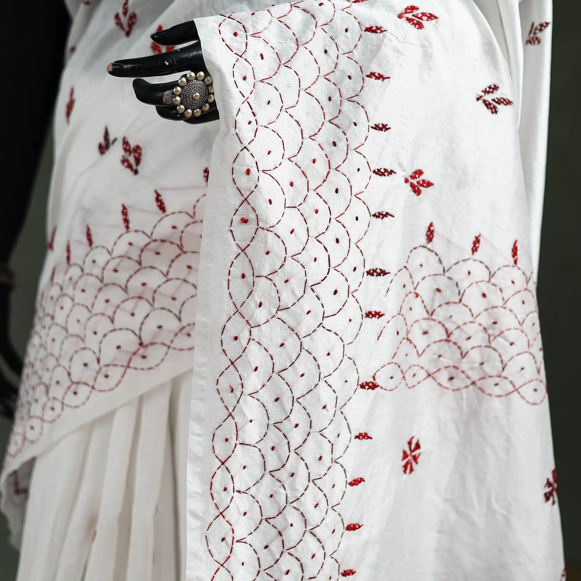 White - Bengal Nakshi Kantha Hand Embroidered Silk Saree 33 sold by Itokri product image thumbnail 3