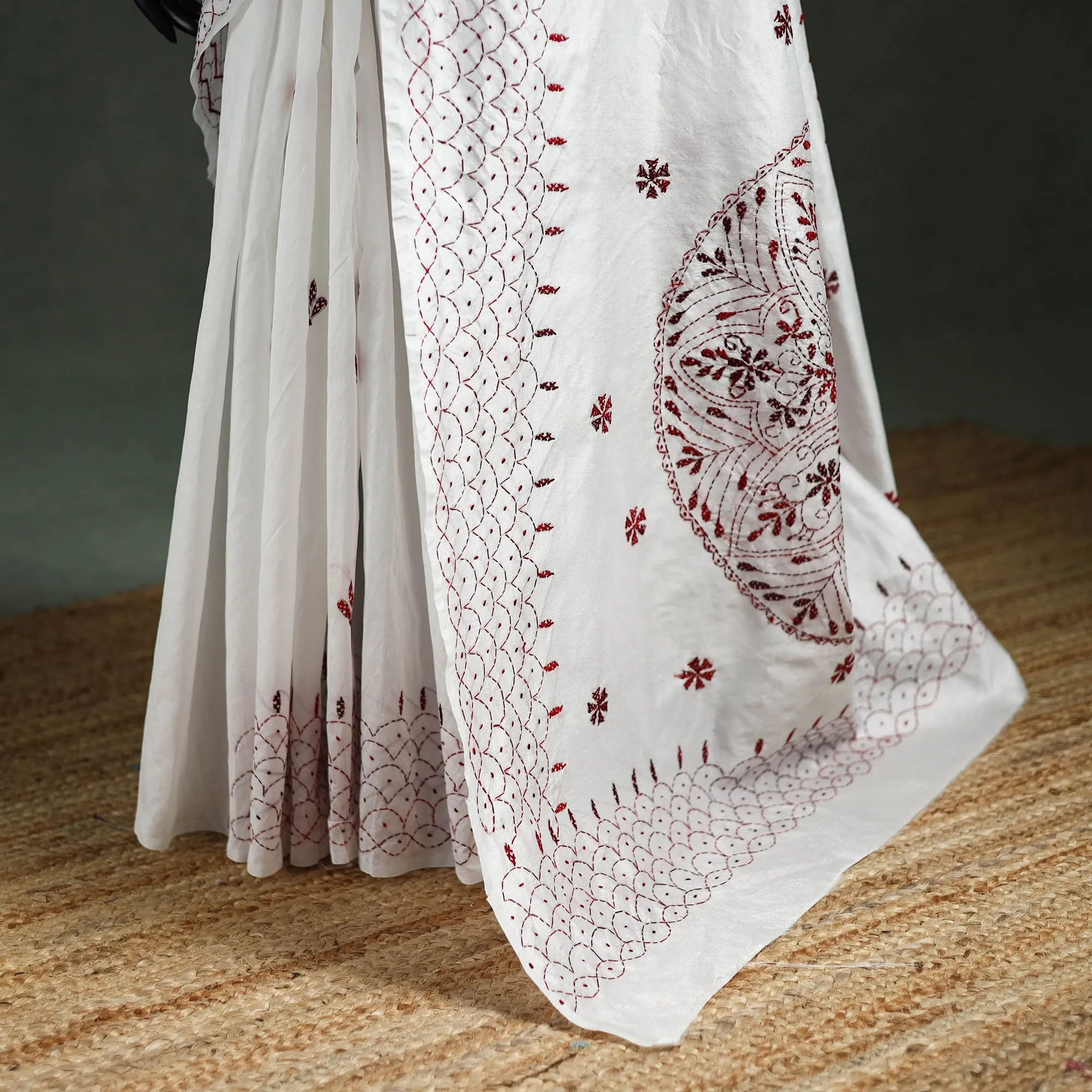 White - Bengal Nakshi Kantha Hand Embroidered Silk Saree 33 sold by Itokri product image thumbnail 4