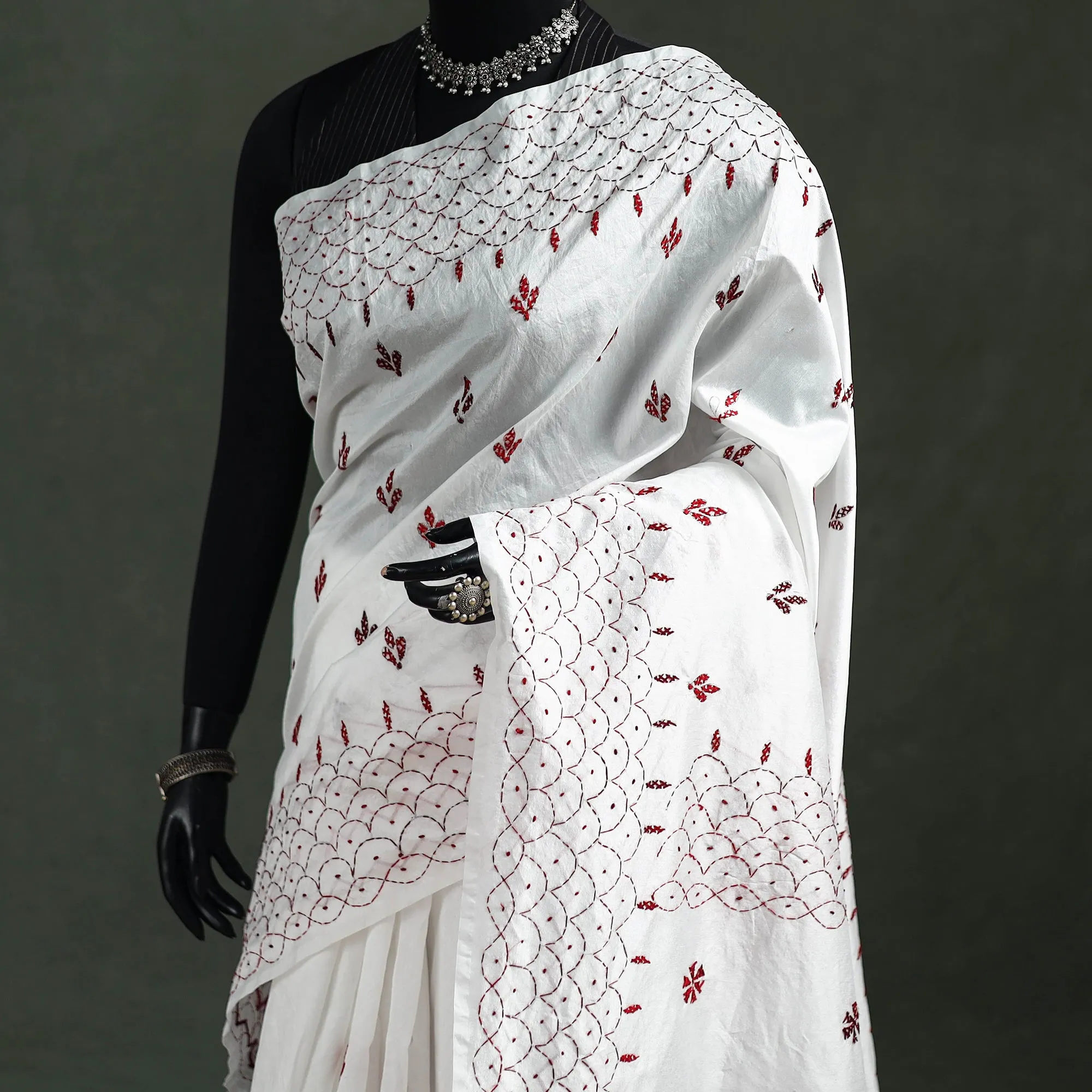 White - Bengal Nakshi Kantha Hand Embroidered Silk Saree 33 sold by Itokri product image thumbnail 2