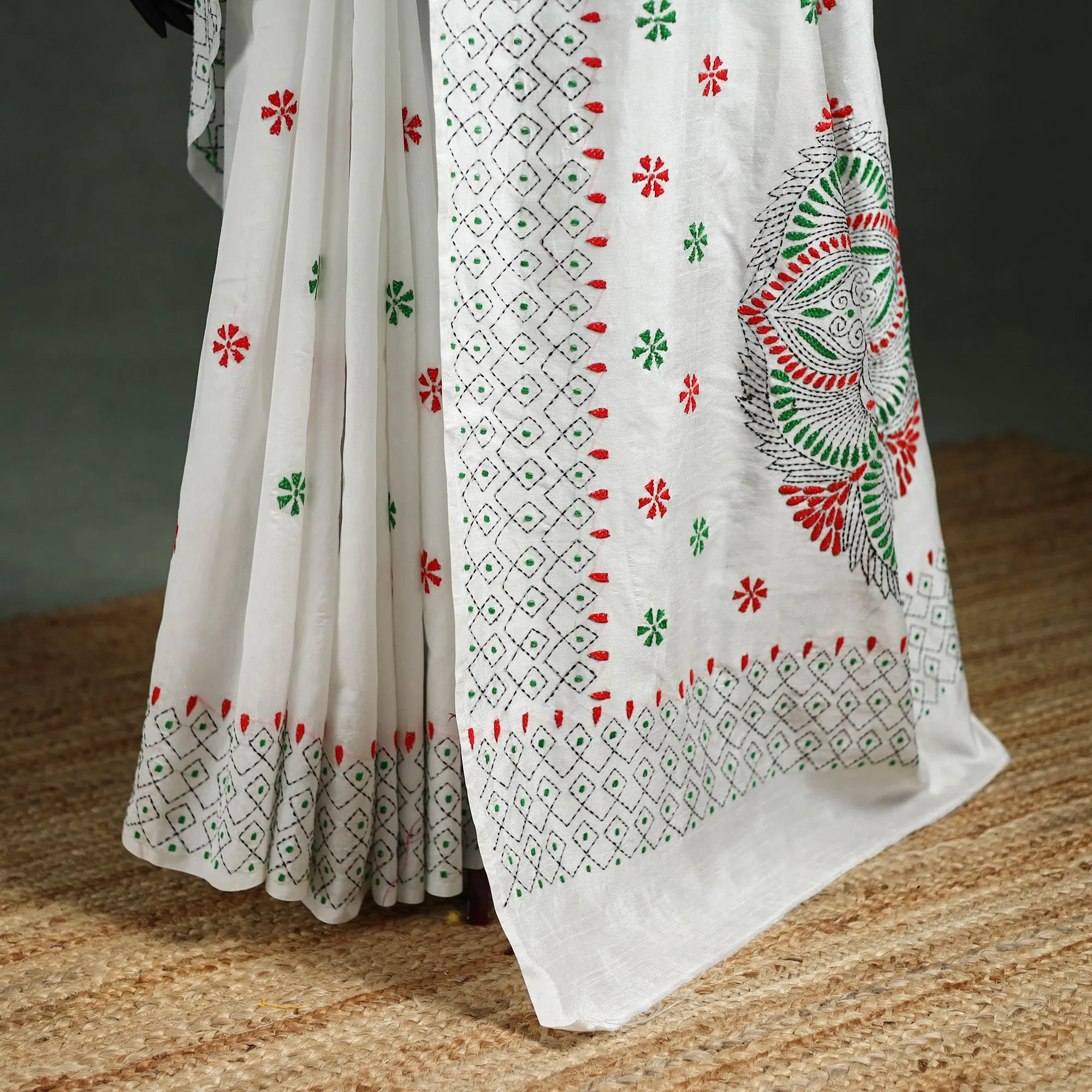White - Bengal Nakshi Kantha Hand Embroidered Silk Saree 30 sold by Itokri product image thumbnail 4