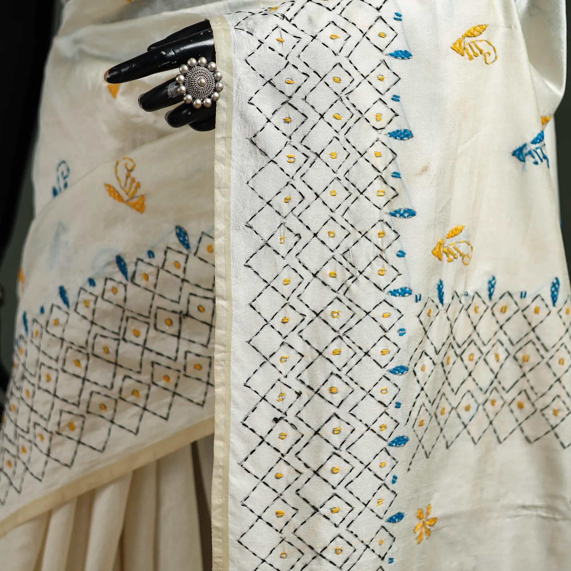 White - Bengal Nakshi Kantha Hand Embroidered Silk Saree 26 sold by Itokri product image thumbnail 3