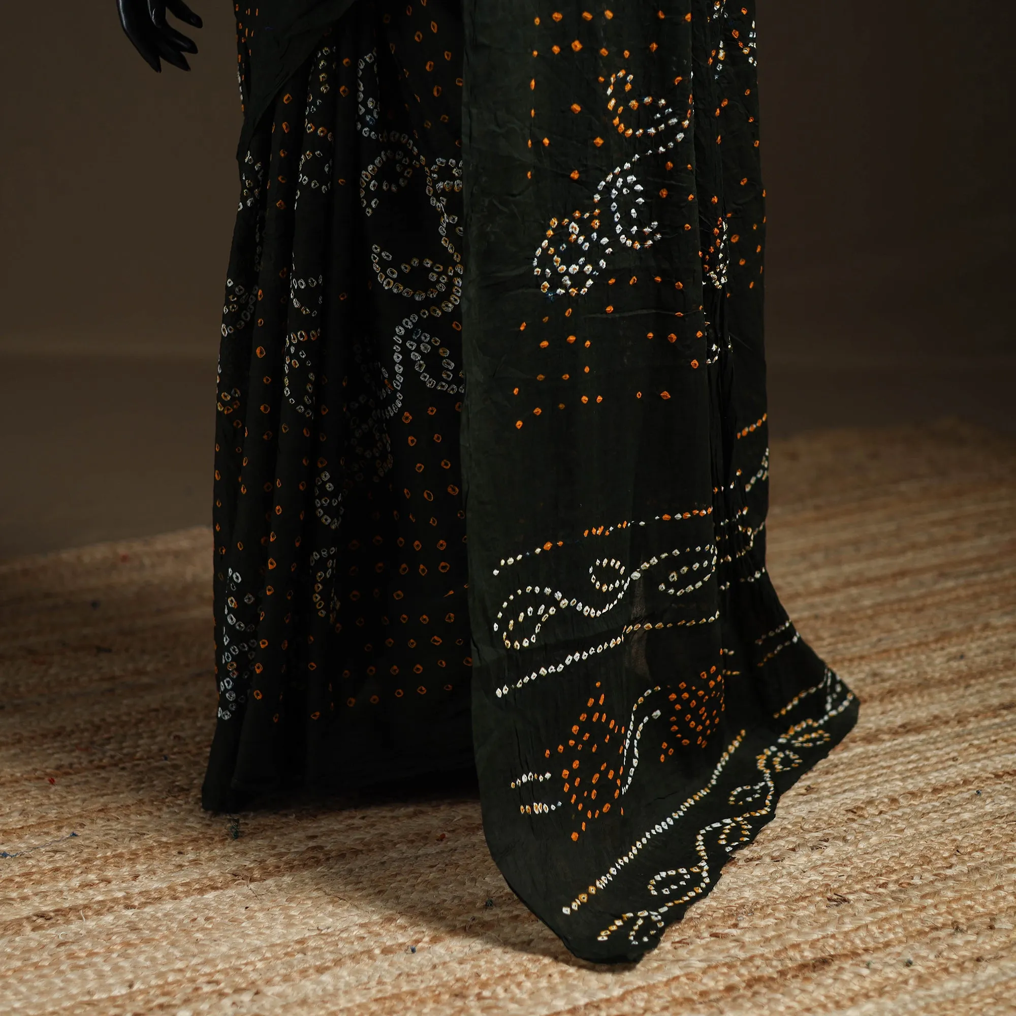 Green - Kutch Tie-Dye Pure Mul Cotton Rai Bandhani Saree with Blouse Piece 08 sold by Itokri product image thumbnail 5
