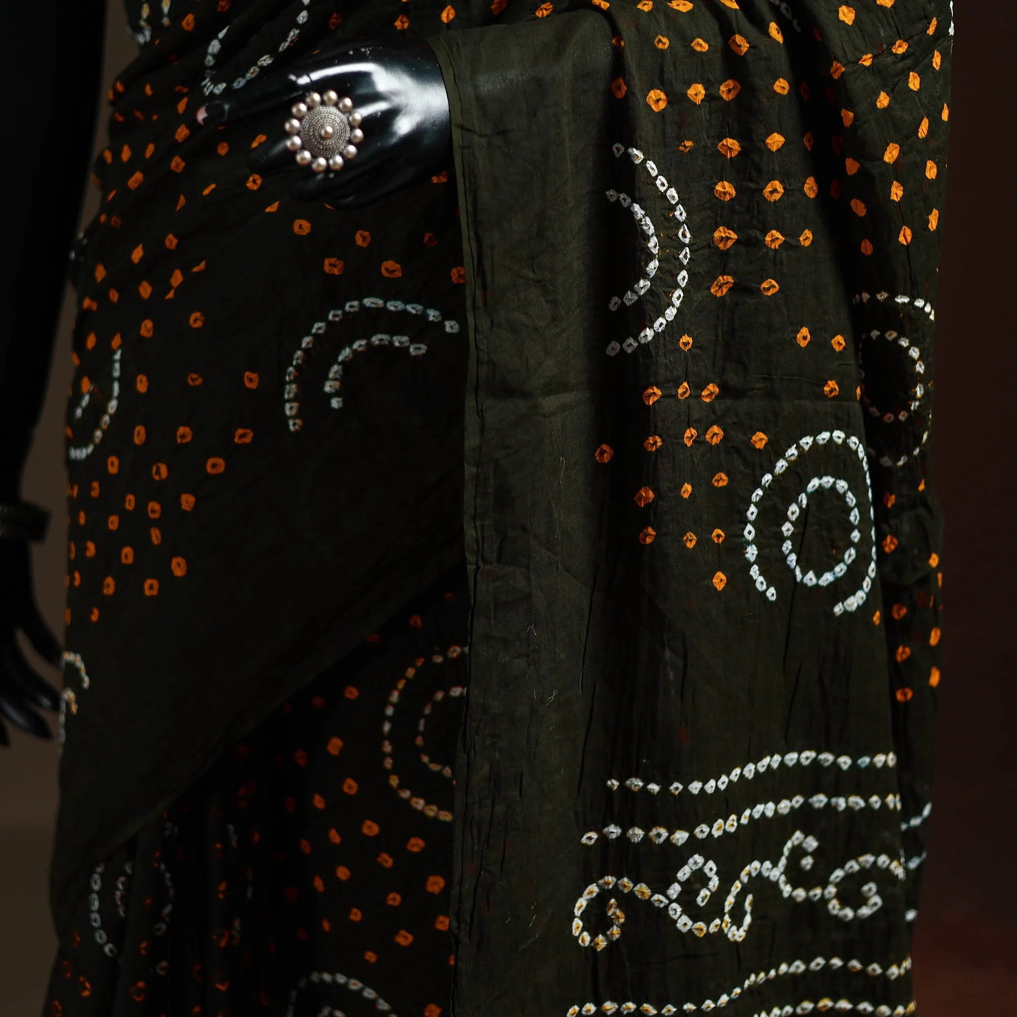 Green - Kutch Tie-Dye Pure Mul Cotton Rai Bandhani Saree with Blouse Piece 01 sold by Itokri product image thumbnail 4