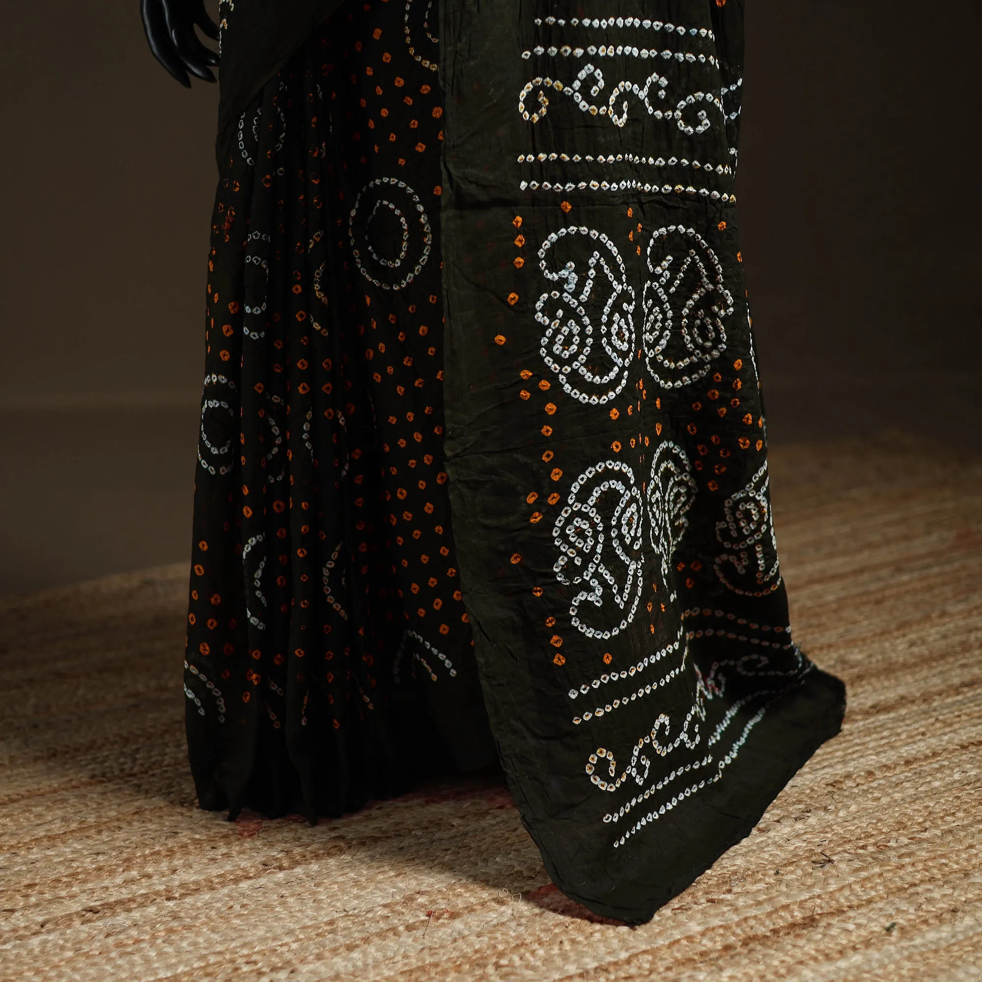 Green - Kutch Tie-Dye Pure Mul Cotton Rai Bandhani Saree with Blouse Piece 01 sold by Itokri product image thumbnail 5