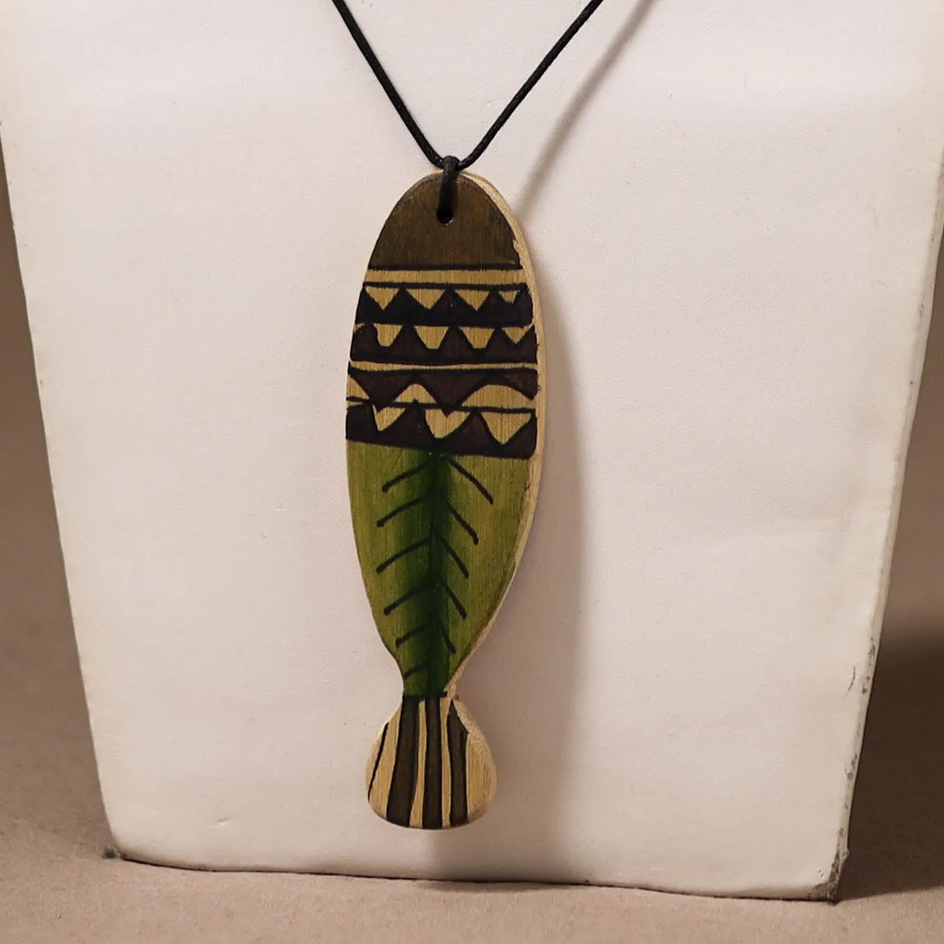 Kerala Mural Handpainted Bamboo Fish Necklace 119 sold by Itokri product image thumbnail 2